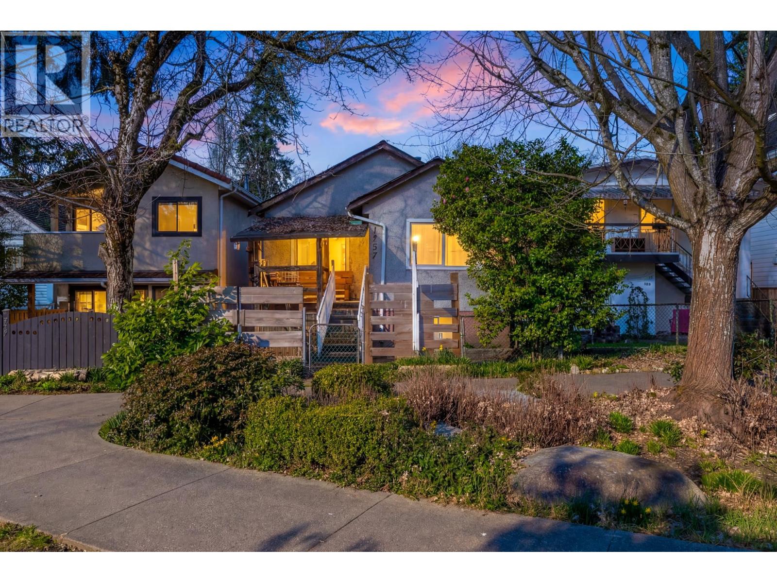 1757 E 8th Avenue, Vancouver, British Columbia  V5N 1T7 - Photo 1 - R3095920