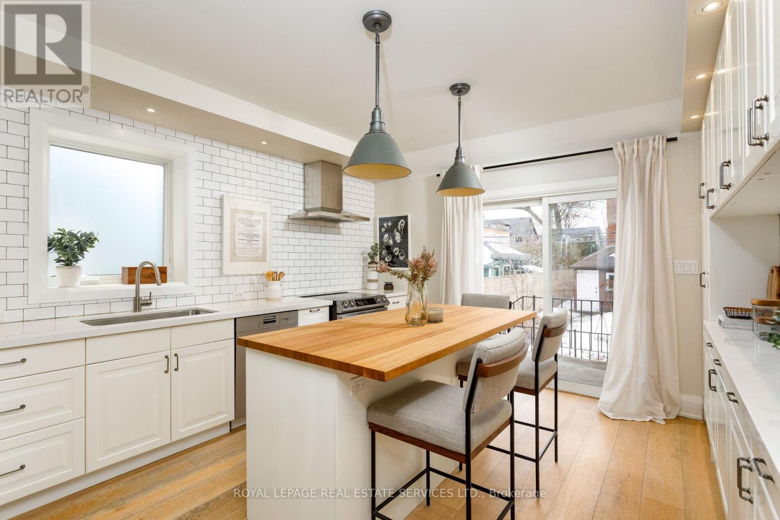 597 Beresford Avenue, Toronto, Ontario  M6S 3C2 - Photo 8 - W12845832