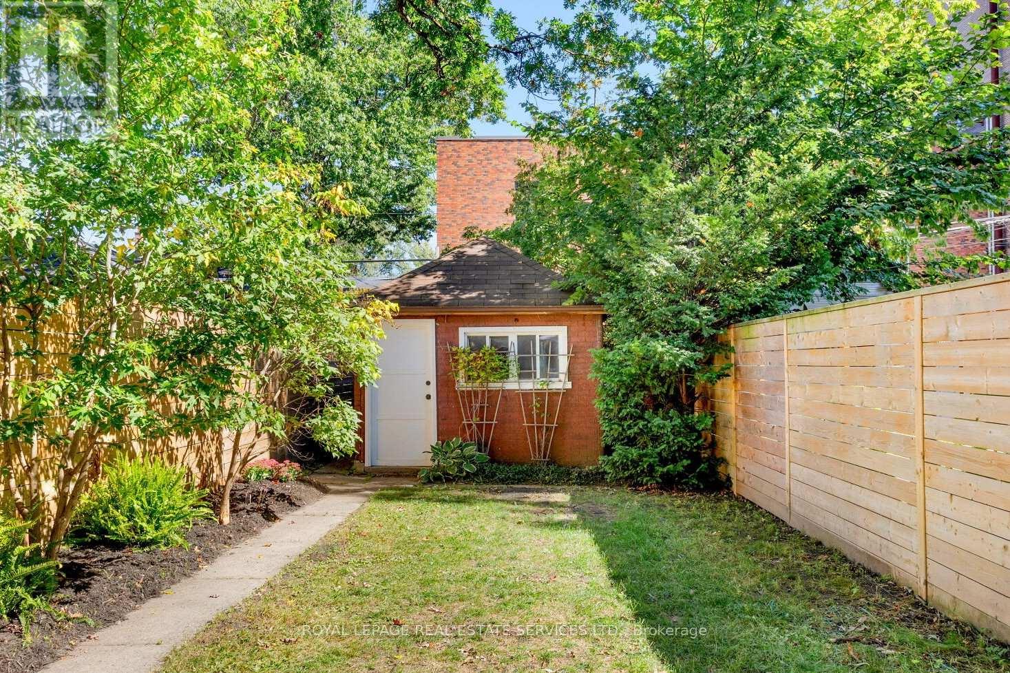 597 Beresford Avenue, Toronto, Ontario  M6S 3C2 - Photo 27 - W12845832