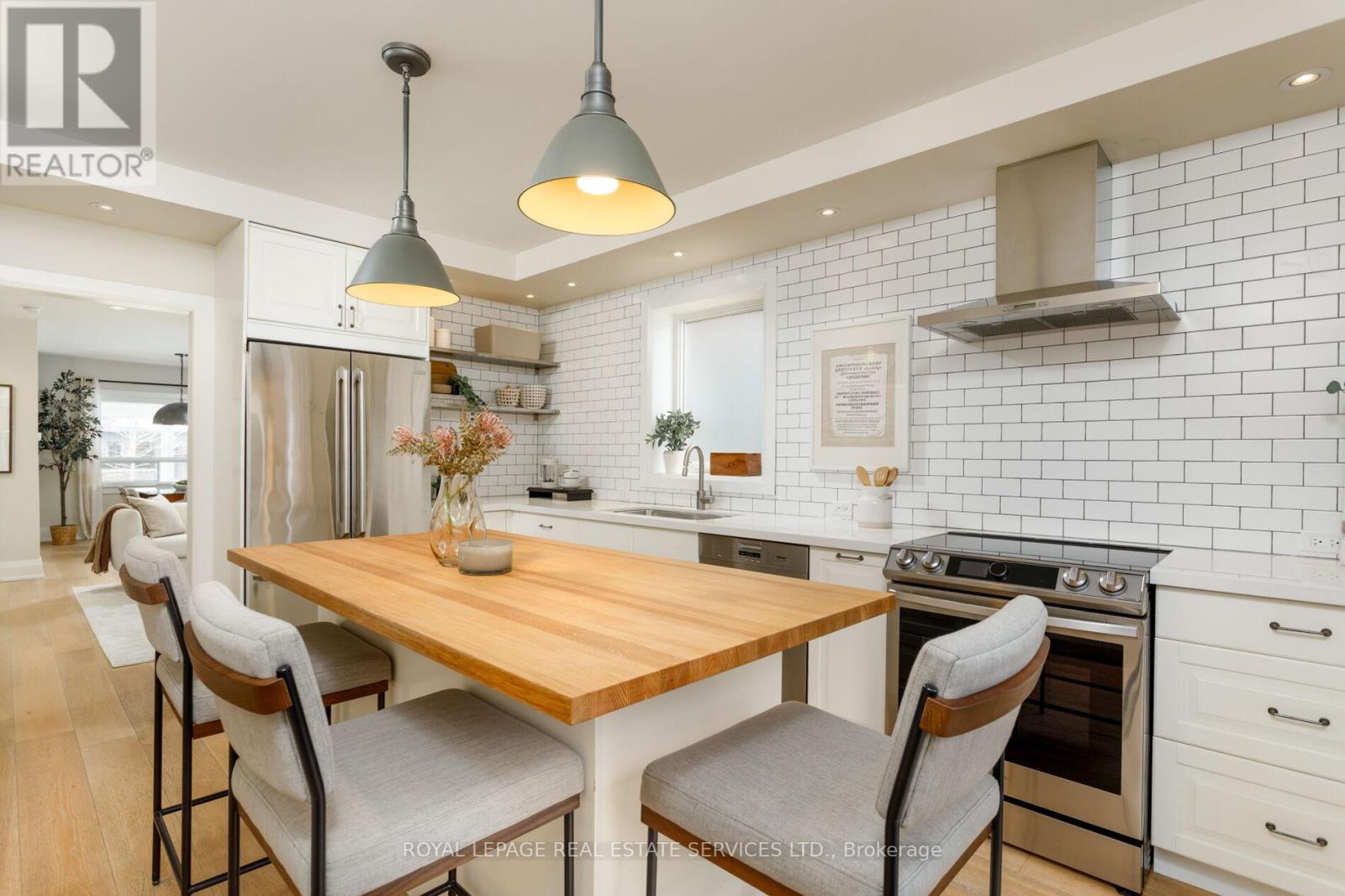 597 Beresford Avenue, Toronto, Ontario  M6S 3C2 - Photo 9 - W12845832