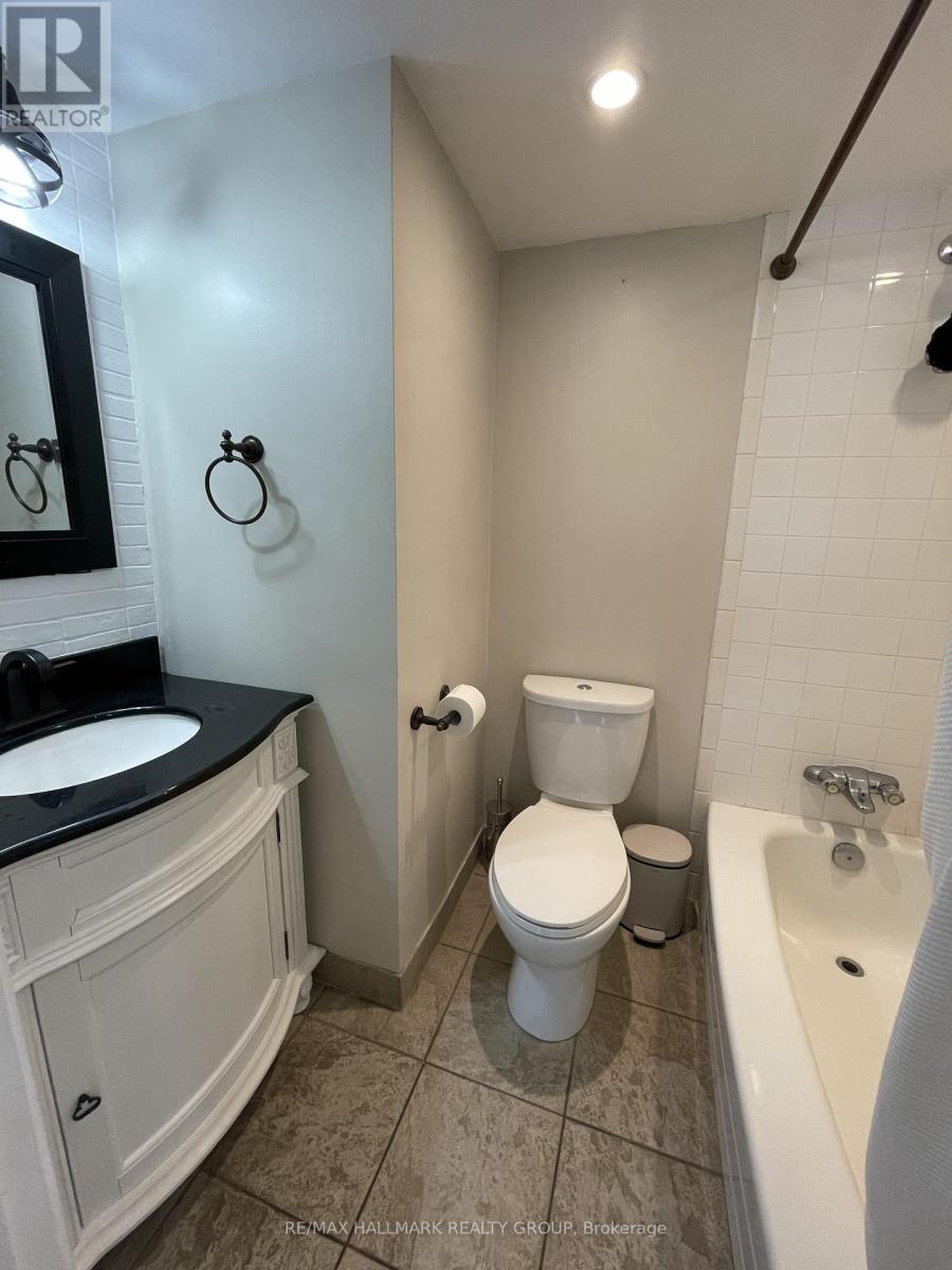 301 - 154 Nelson Street, Ottawa, Ontario  K1N 7R5 - Photo 12 - X12847330