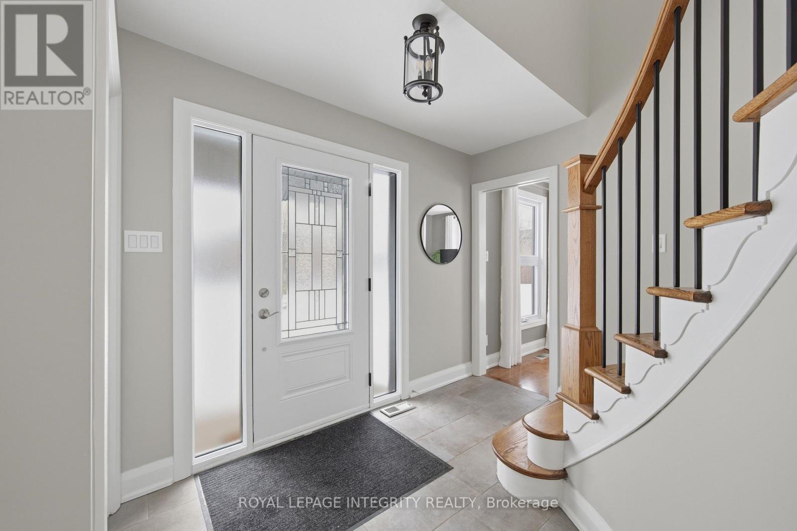 8 Smugglers Court, Ottawa, Ontario  K2H 7Y7 - Photo 3 - X12847340