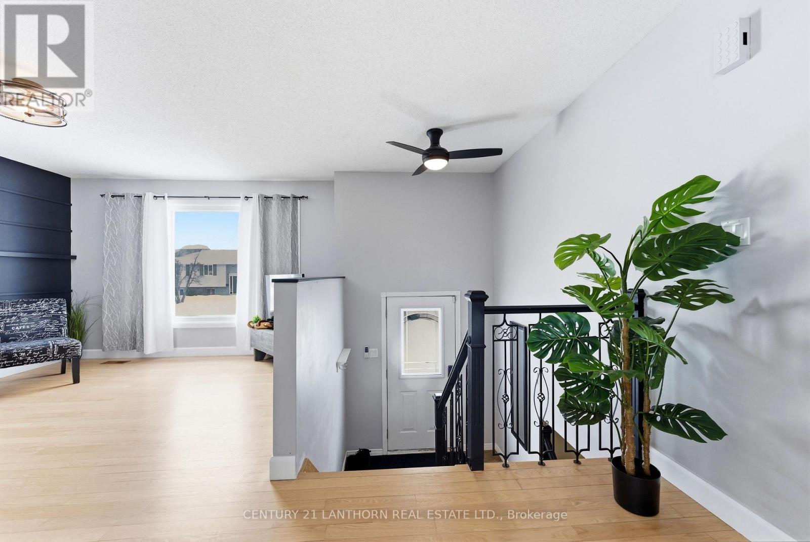 71 Ireland Drive, Quinte West (Trenton Ward), Ontario  K8V 5X4 - Photo 3 - X12847420