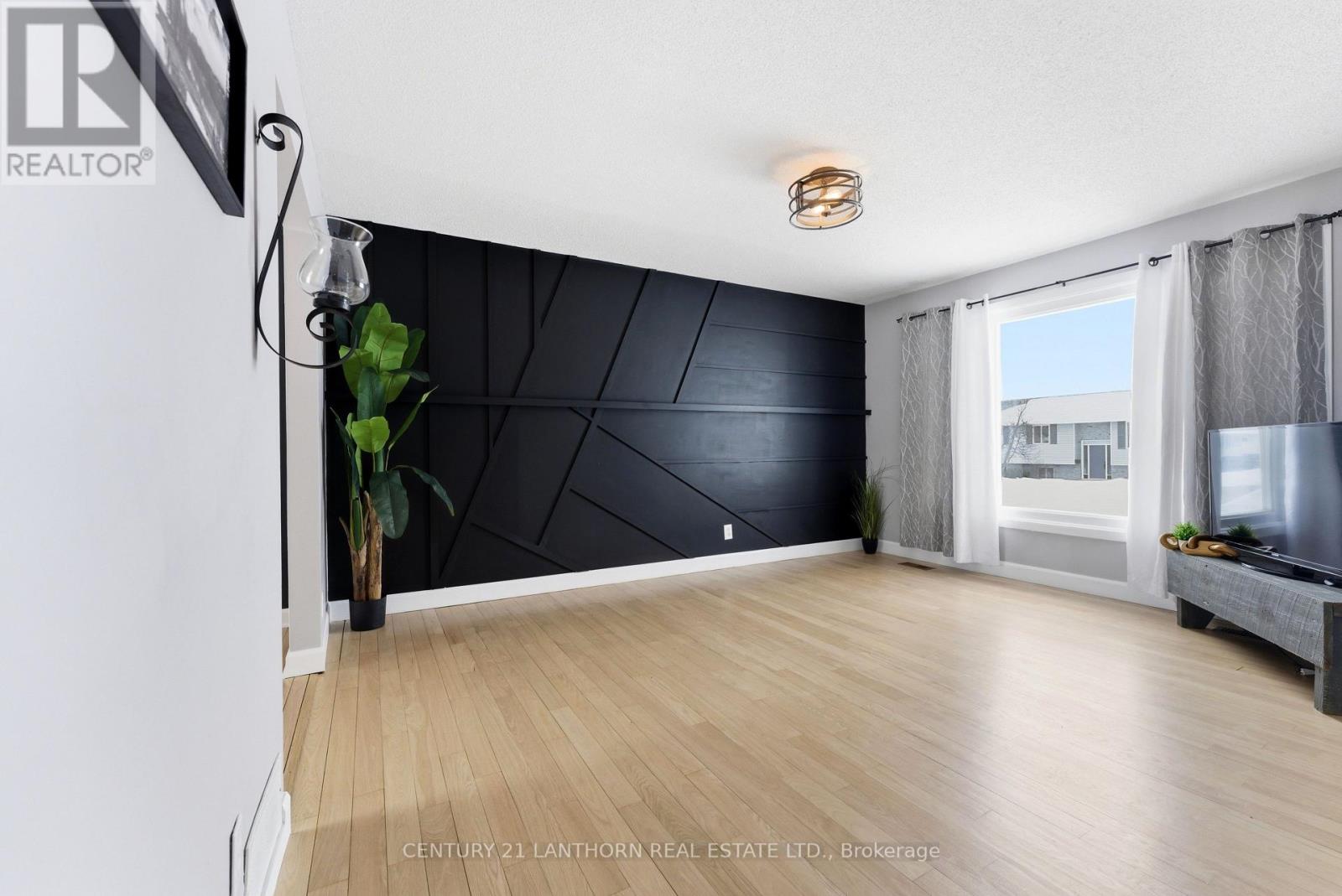 71 Ireland Drive, Quinte West (Trenton Ward), Ontario  K8V 5X4 - Photo 5 - X12847420