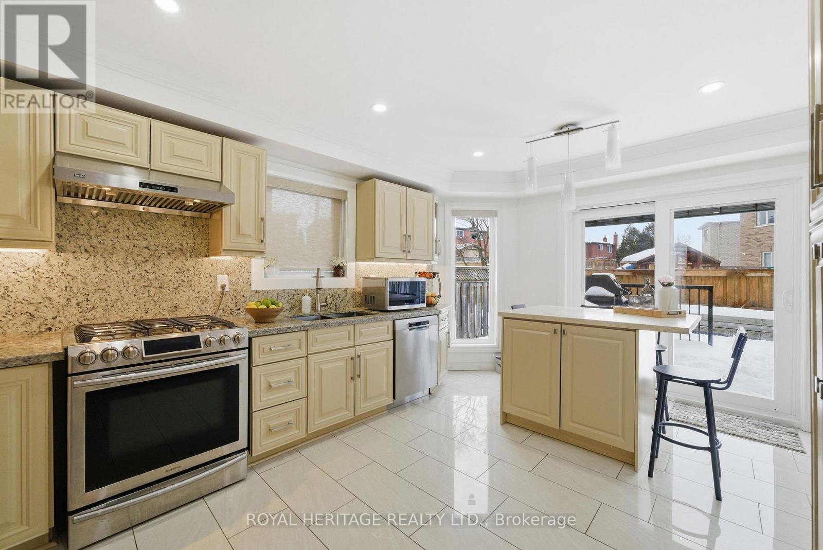 2201 Wildwood Crescent, Pickering, Ontario L1X 2R6 - Photo 16 - E12847396