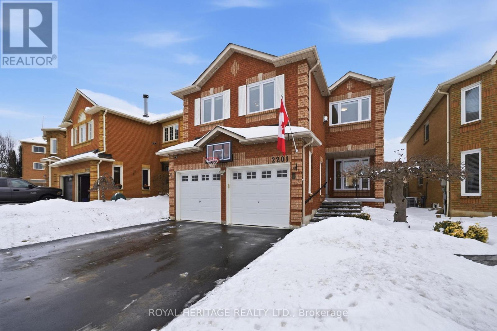 2201 Wildwood Crescent, Pickering, Ontario L1X 2R6 - Photo 2 - E12847396