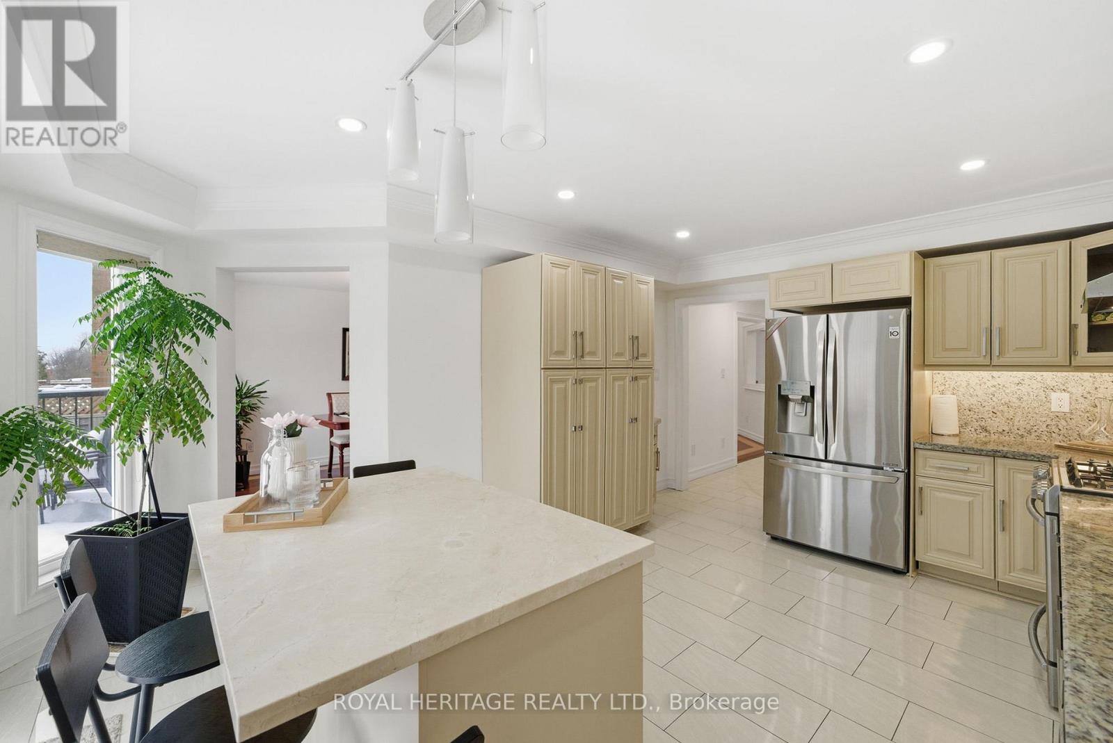 2201 Wildwood Crescent, Pickering, Ontario L1X 2R6 - Photo 20 - E12847396