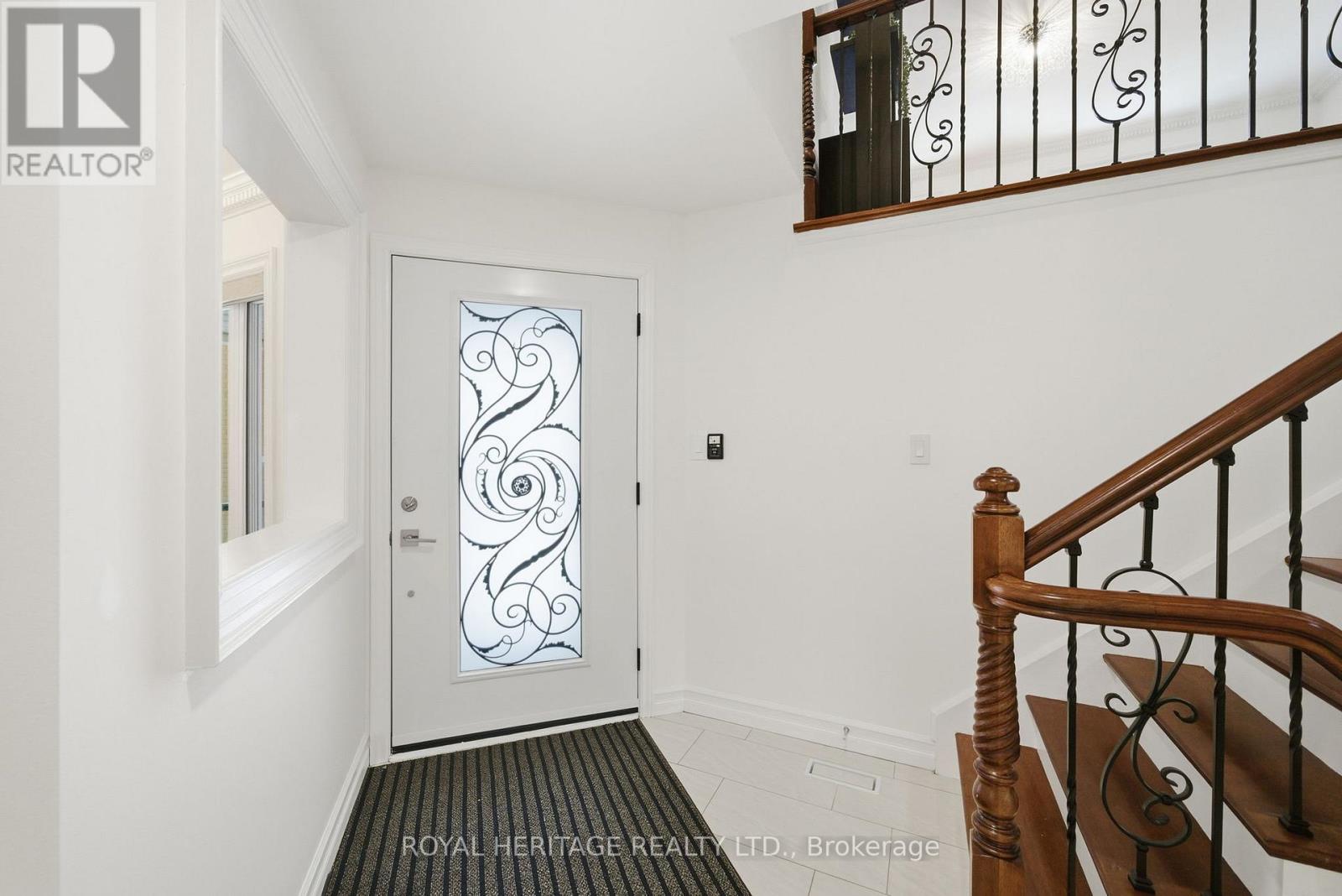 2201 Wildwood Crescent, Pickering, Ontario L1X 2R6 - Photo 5 - E12847396