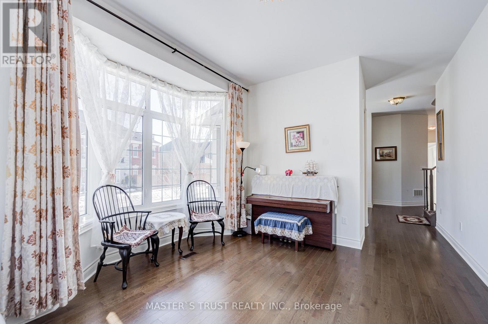 57 Tupling Street, Bradford West Gwillimbury (Bradford), Ontario  L3Z 0W8 - Photo 10 - N12847342