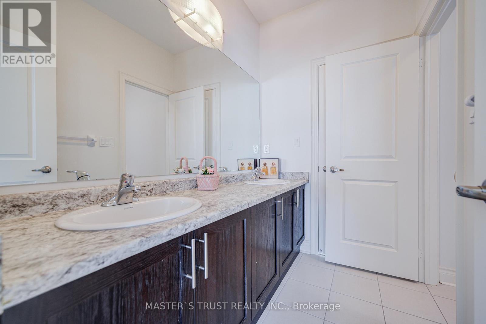 57 Tupling Street, Bradford West Gwillimbury (Bradford), Ontario  L3Z 0W8 - Photo 42 - N12847342