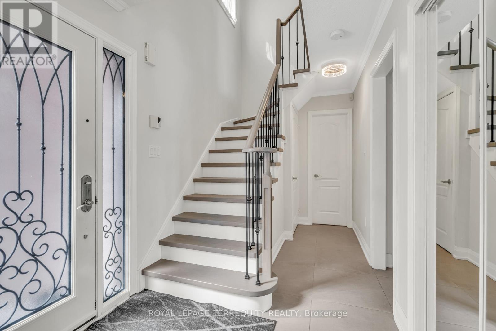 55 Grampian Avenue, Vaughan (Maple), Ontario  L6A 2A1 - Photo 3 - N12847410