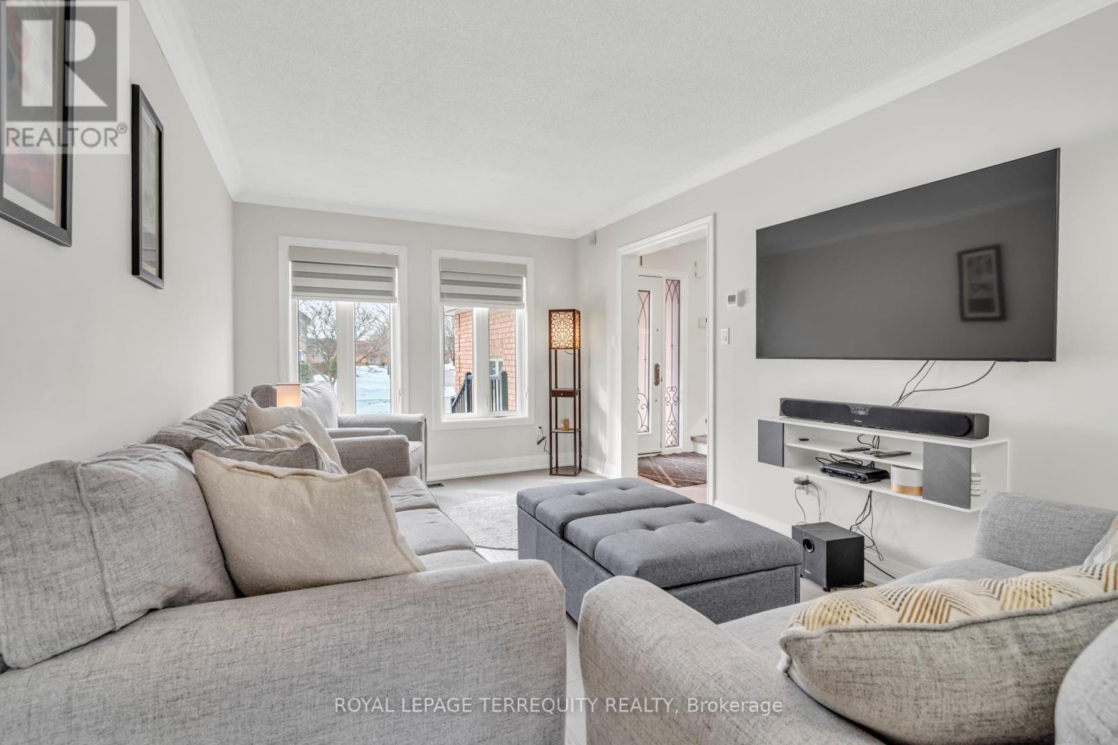 55 Grampian Avenue, Vaughan (Maple), Ontario  L6A 2A1 - Photo 4 - N12847410