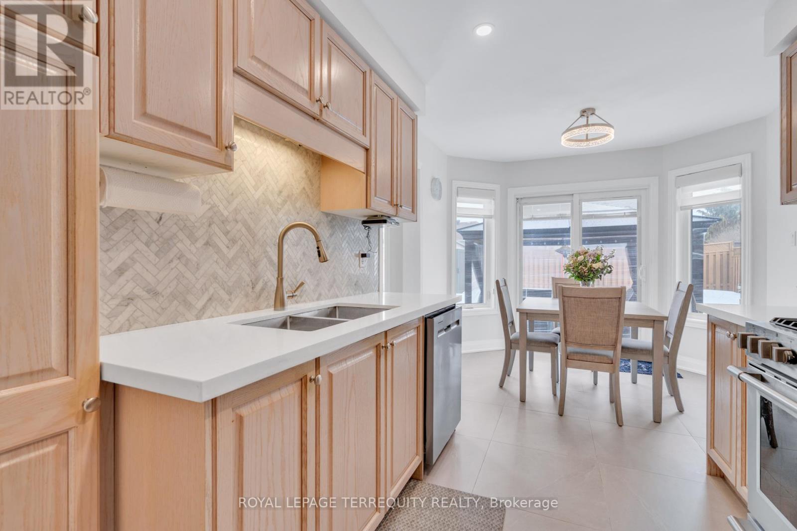 55 Grampian Avenue, Vaughan (Maple), Ontario  L6A 2A1 - Photo 8 - N12847410