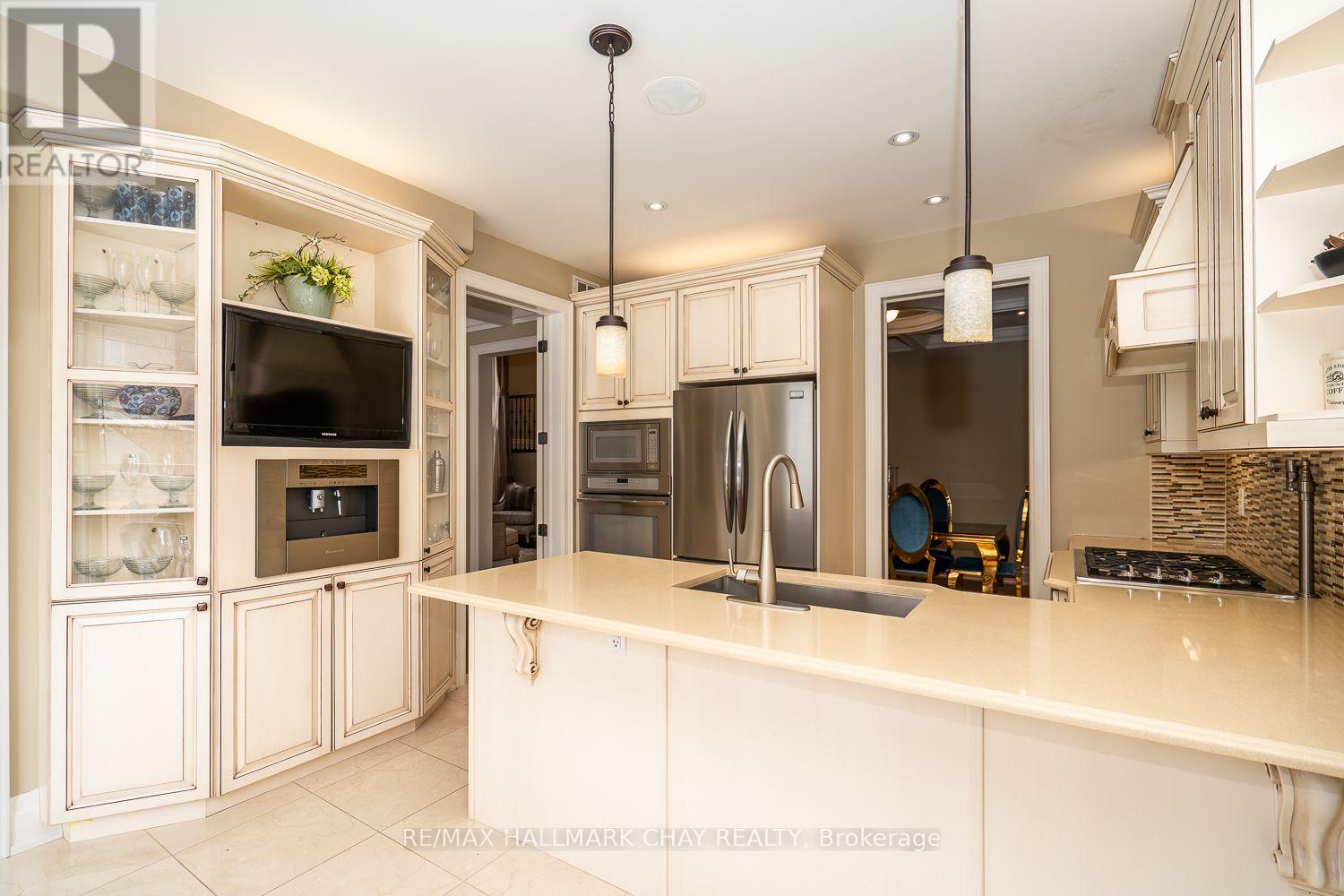 230 King Street S, New Tecumseth, Ontario  L9R 0H6 - Photo 3 - N12847412