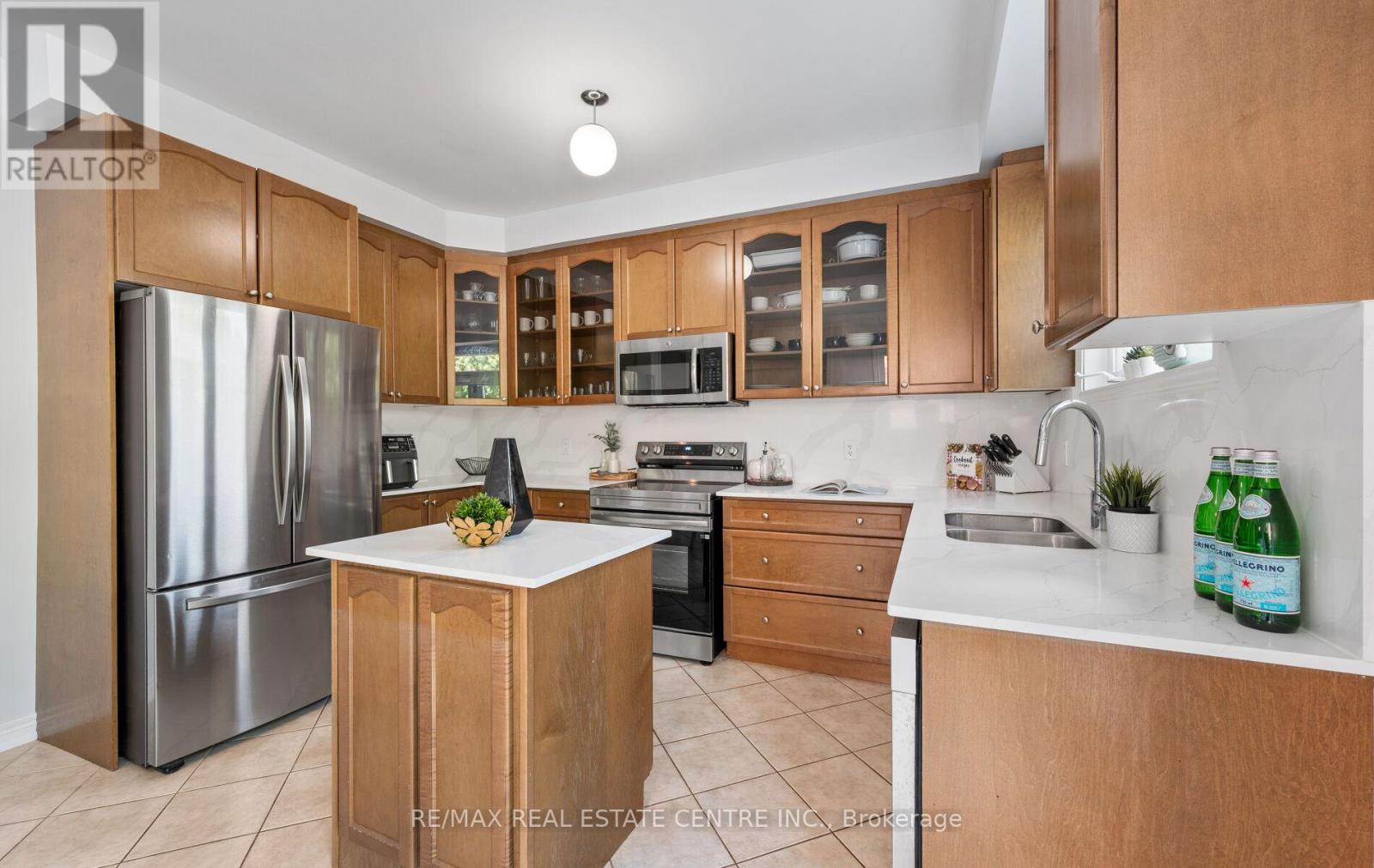 105 Olivia Marie Road, Brampton, Ontario  L6Y 0N1 - Photo 12 - W12847354