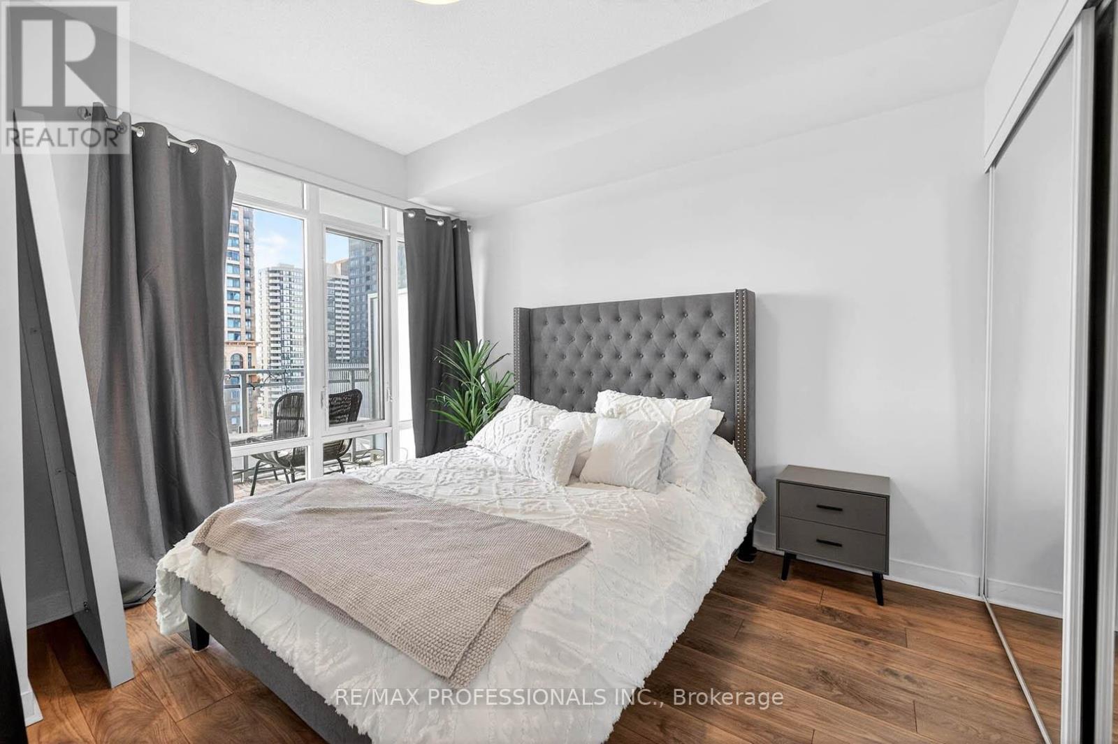 807 - 365 Prince Of Wales Drive, Mississauga, Ontario  L5B 0G6 - Photo 10 - W12847366