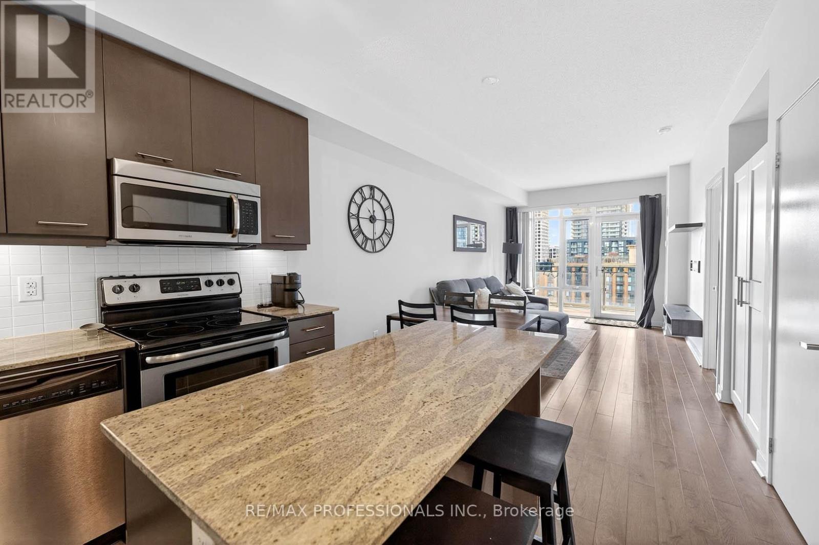 807 - 365 Prince Of Wales Drive, Mississauga, Ontario  L5B 0G6 - Photo 2 - W12847366