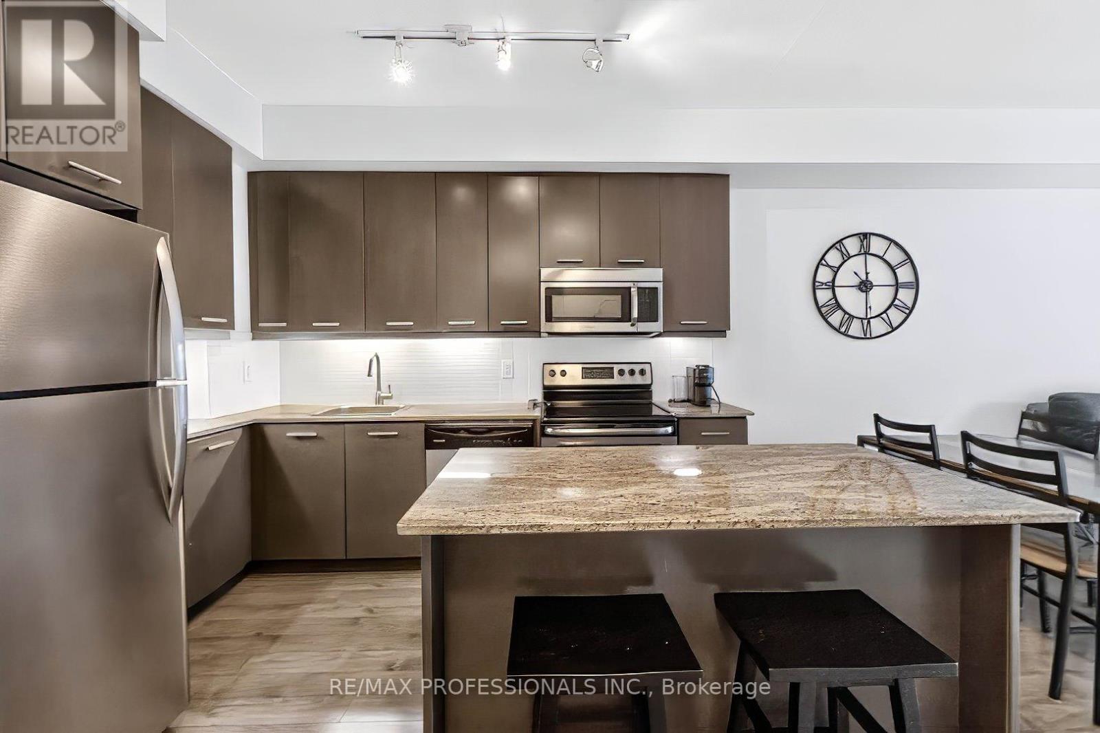 807 - 365 Prince Of Wales Drive, Mississauga, Ontario  L5B 0G6 - Photo 3 - W12847366