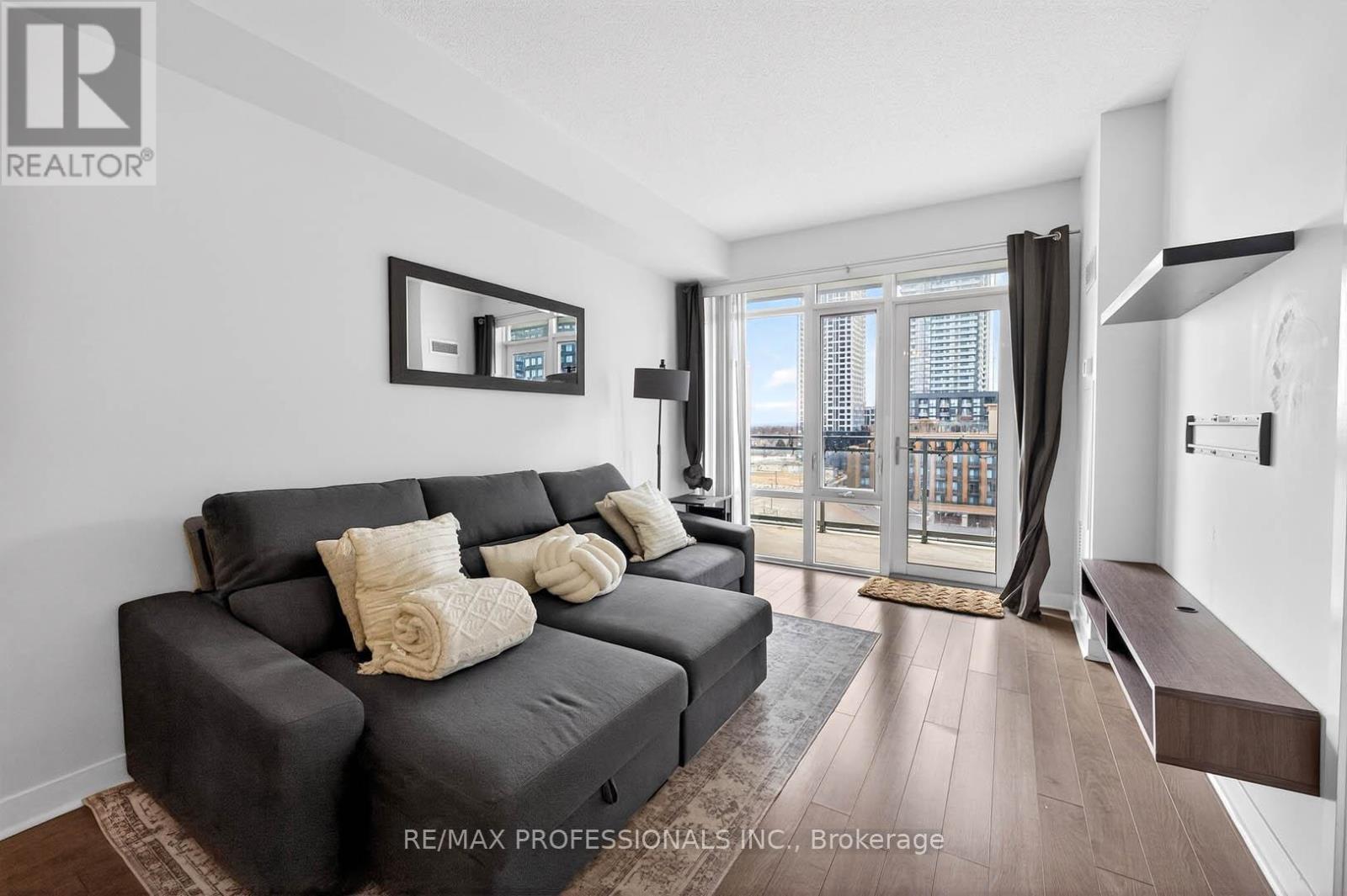 807 - 365 Prince Of Wales Drive, Mississauga, Ontario  L5B 0G6 - Photo 8 - W12847366