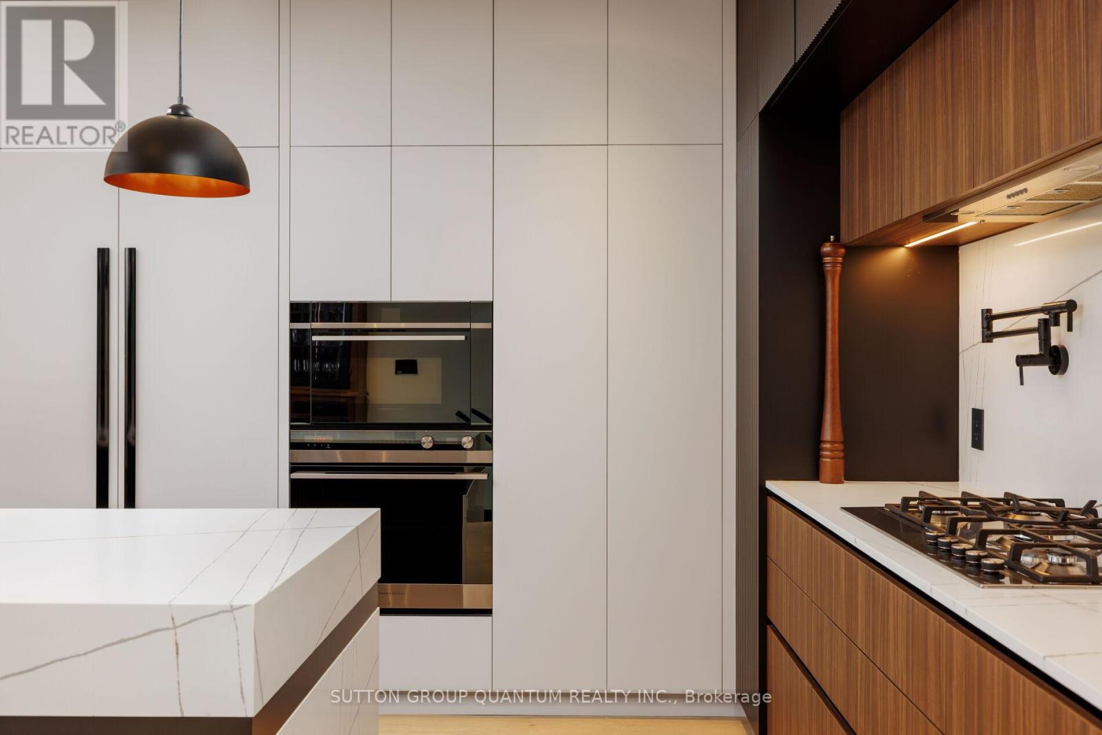 20a Broadview Avenue, Mississauga, Ontario  L5H 2S9 - Photo 10 - W12847426