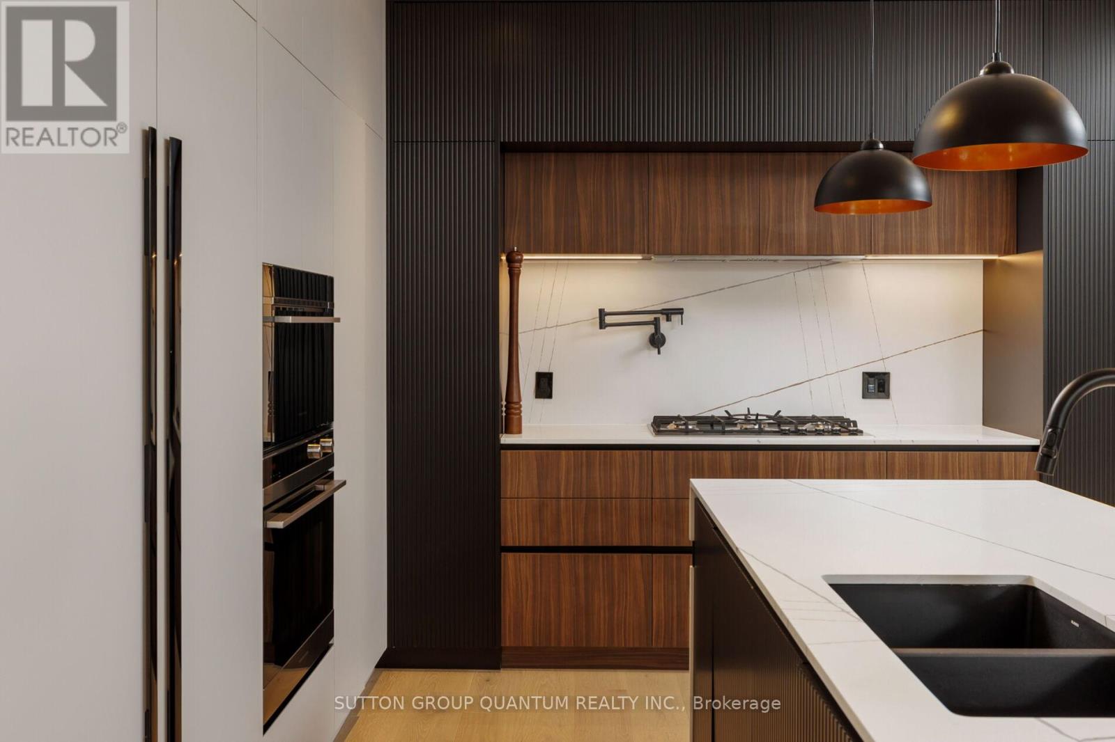 20a Broadview Avenue, Mississauga, Ontario  L5H 2S9 - Photo 11 - W12847426