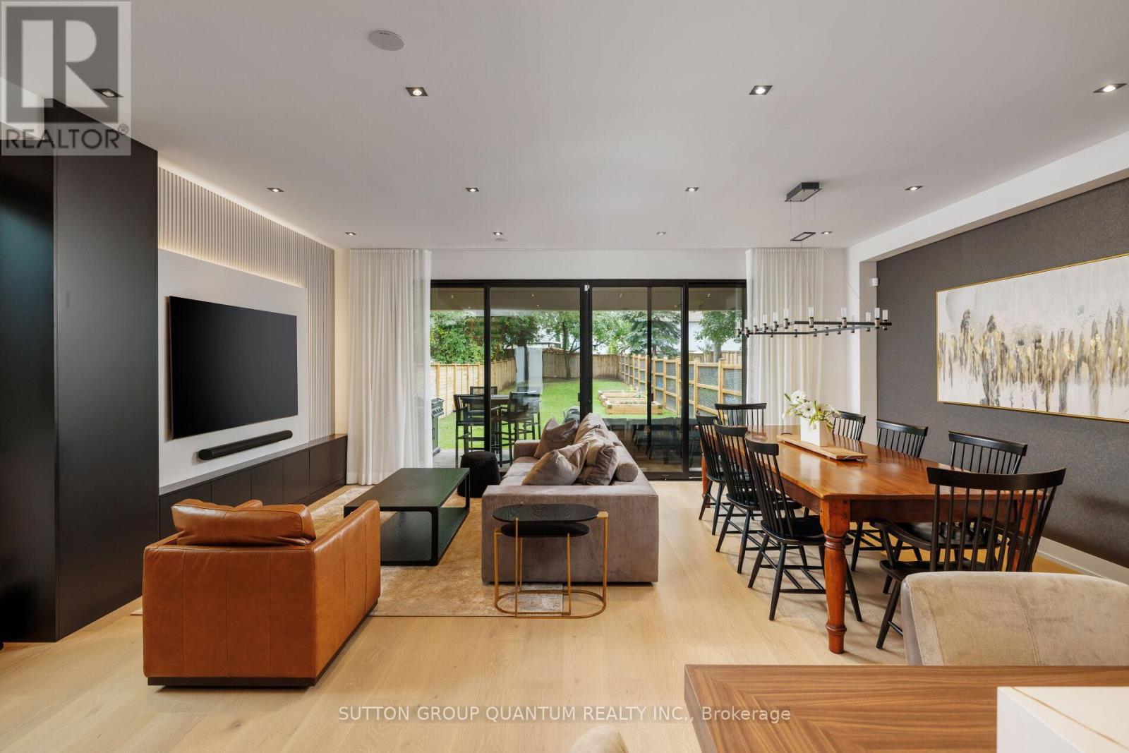 20a Broadview Avenue, Mississauga, Ontario  L5H 2S9 - Photo 4 - W12847426