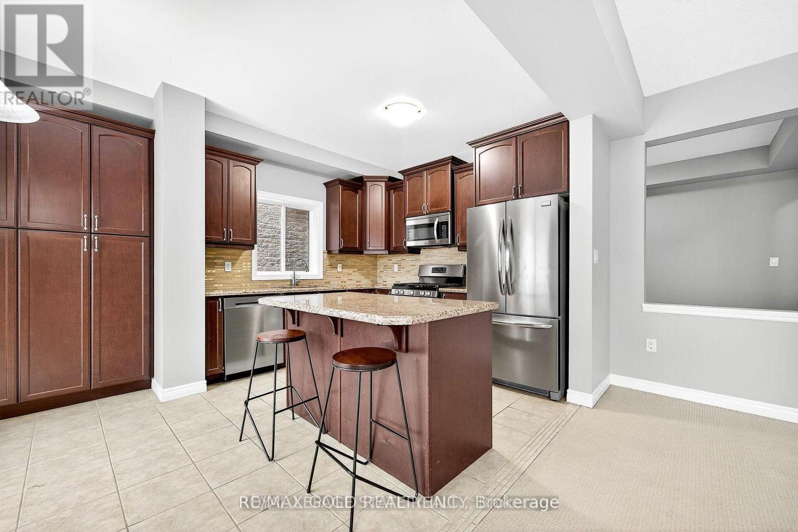 61 Irwin Avenue, Hamilton, Ontario  L9K 0E9 - Photo 3 - X12847334