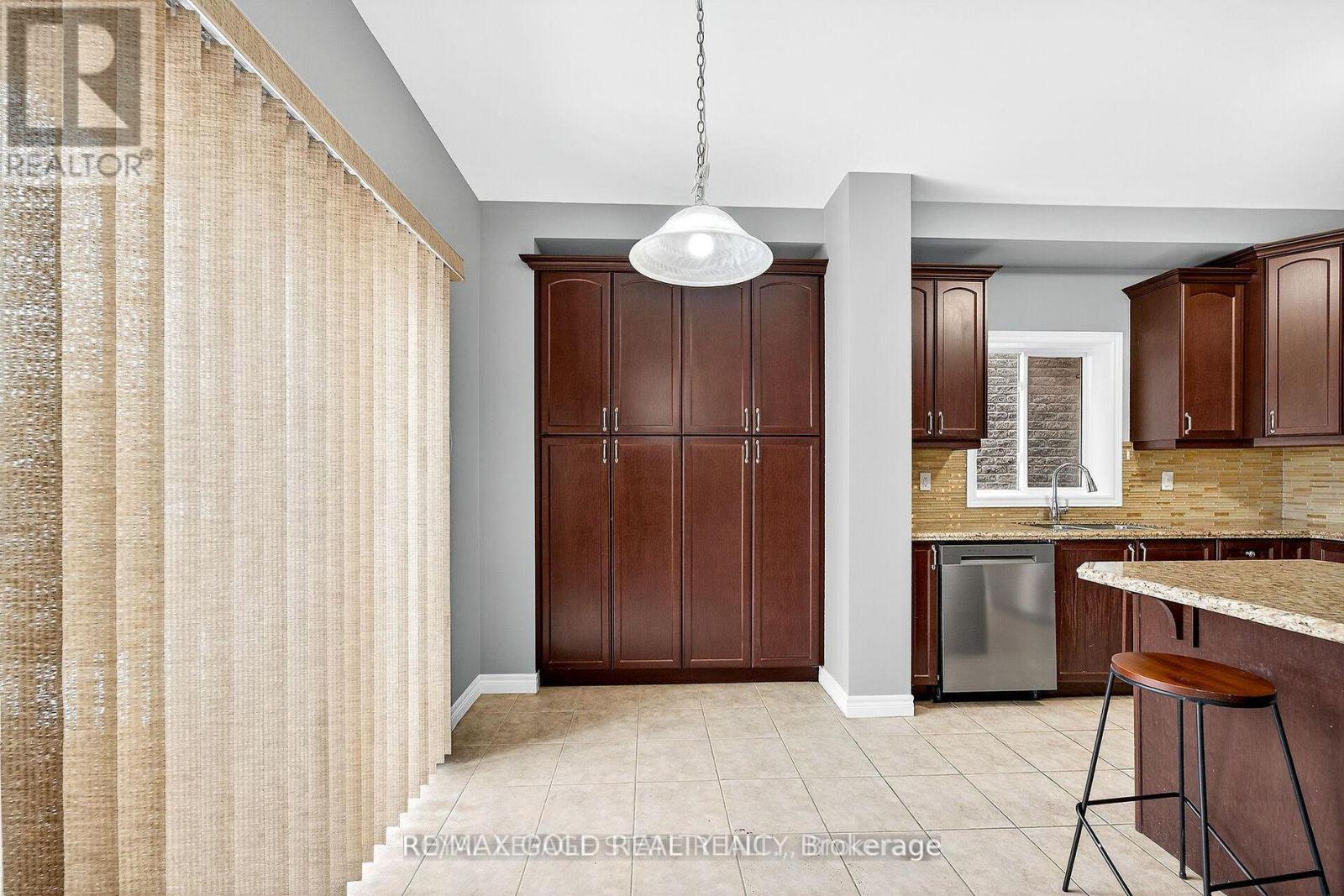 61 Irwin Avenue, Hamilton, Ontario  L9K 0E9 - Photo 7 - X12847334