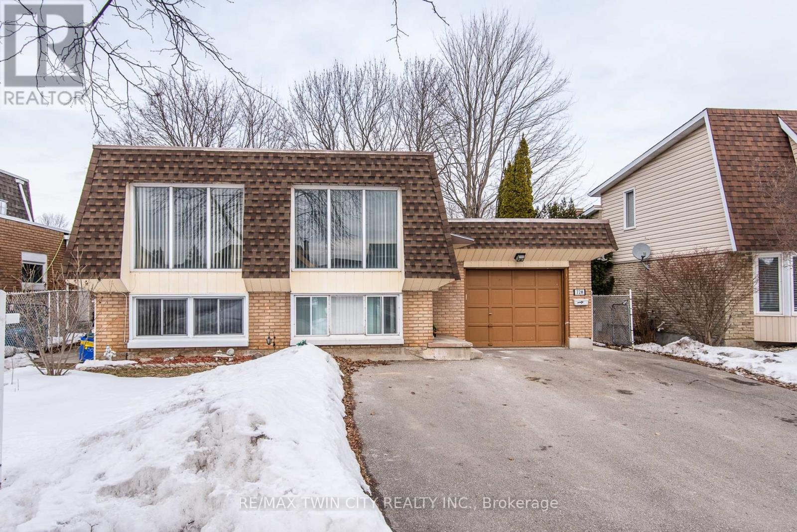 72 MANOR DRIVE, Kitchener, Ontario