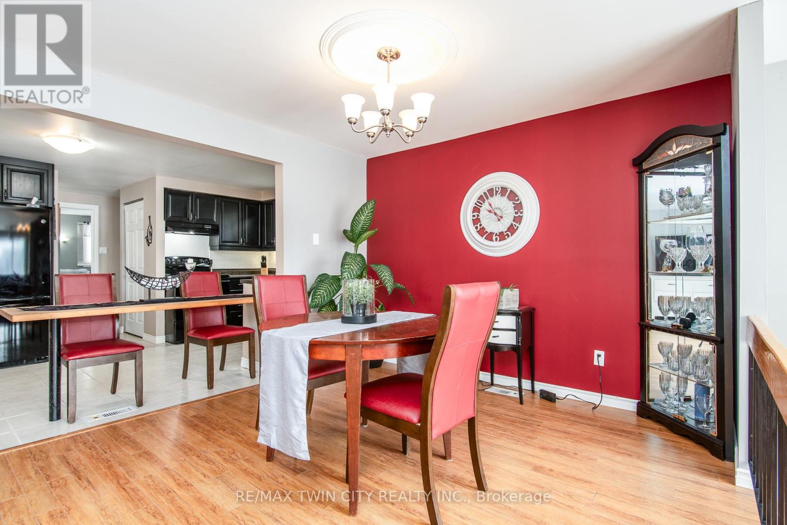 72 Manor Drive, Kitchener, Ontario  N2A 2V1 - Photo 11 - X12847338