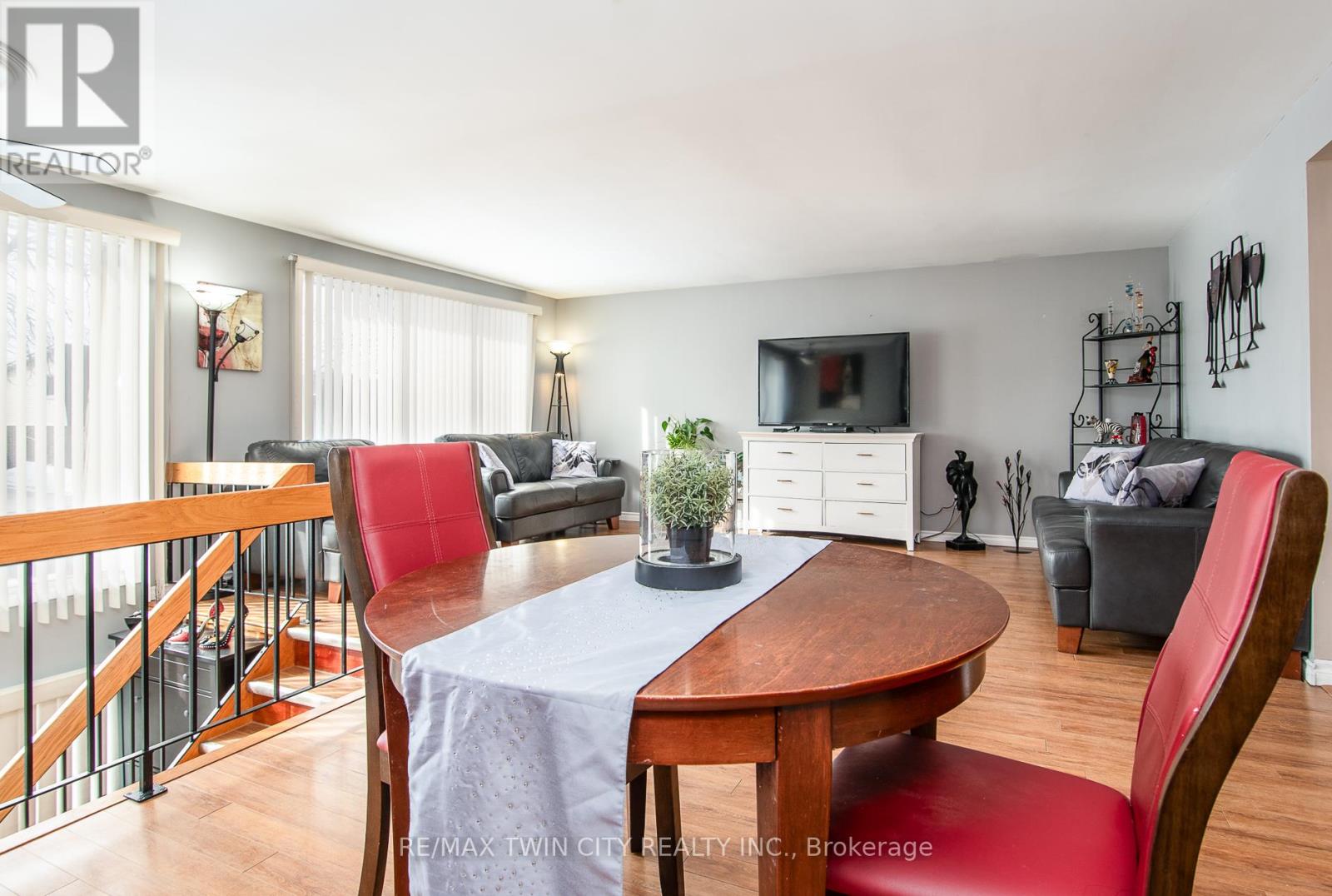 72 Manor Drive, Kitchener, Ontario  N2A 2V1 - Photo 12 - X12847338