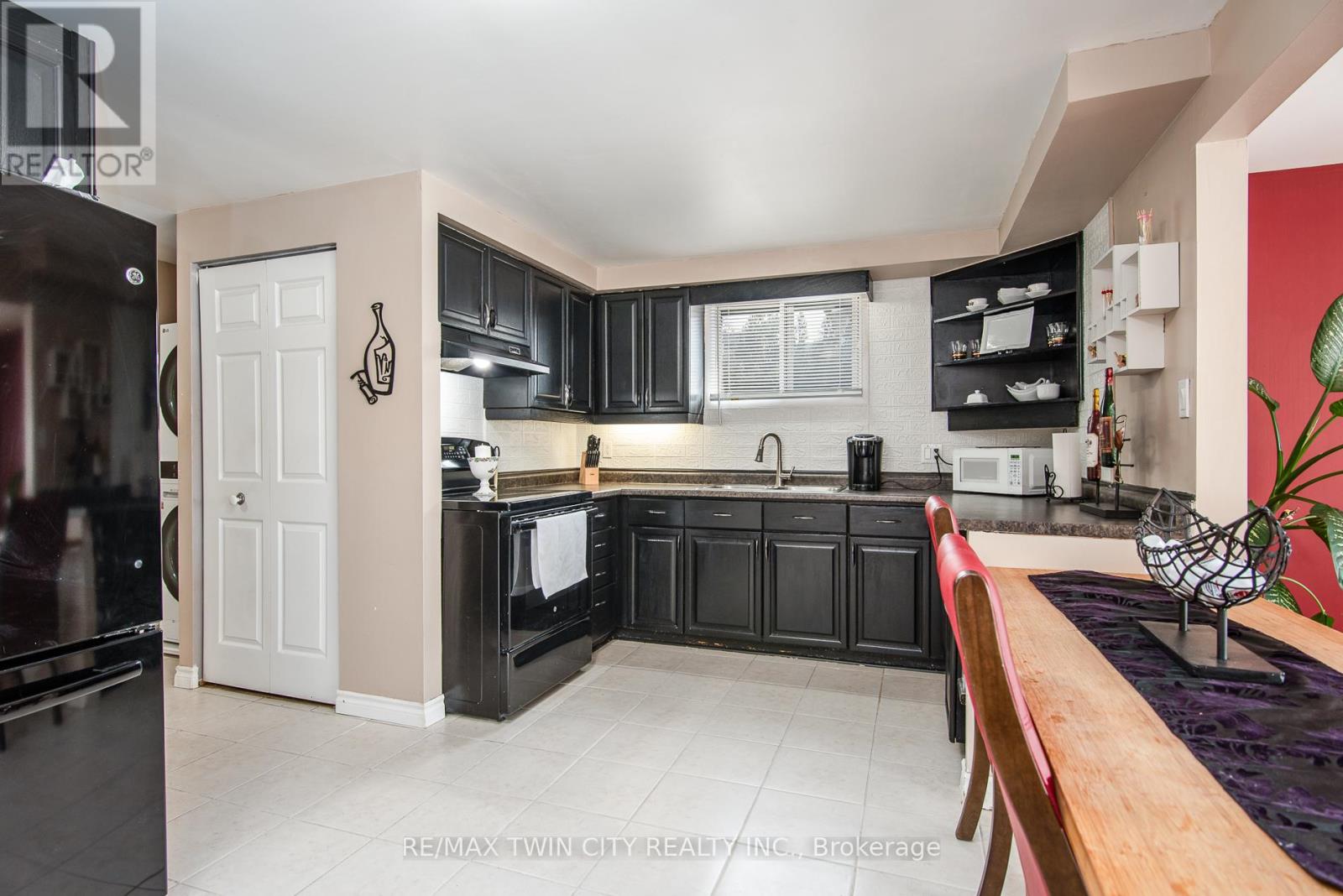 72 Manor Drive, Kitchener, Ontario  N2A 2V1 - Photo 14 - X12847338