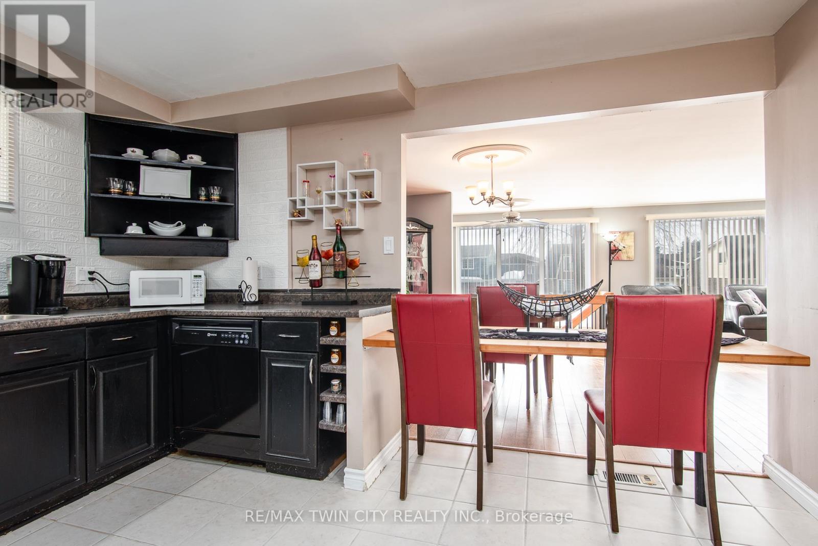 72 Manor Drive, Kitchener, Ontario  N2A 2V1 - Photo 16 - X12847338