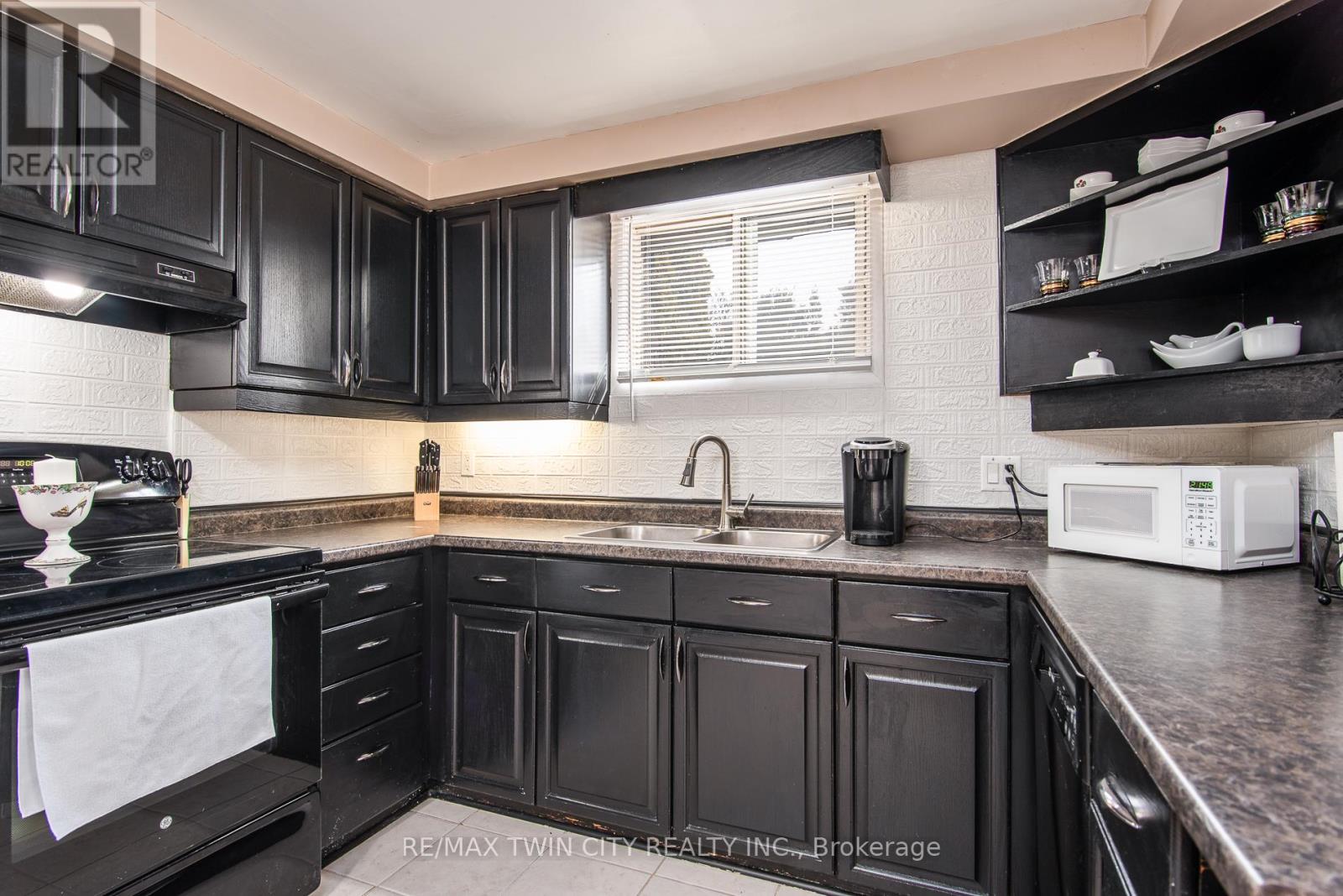 72 Manor Drive, Kitchener, Ontario  N2A 2V1 - Photo 17 - X12847338