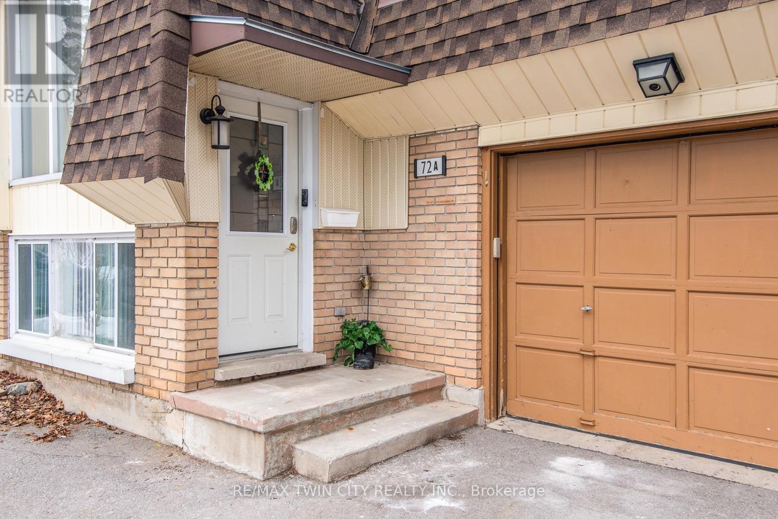 72 Manor Drive, Kitchener, Ontario  N2A 2V1 - Photo 2 - X12847338