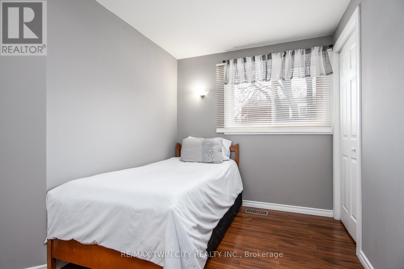 72 Manor Drive, Kitchener, Ontario  N2A 2V1 - Photo 21 - X12847338