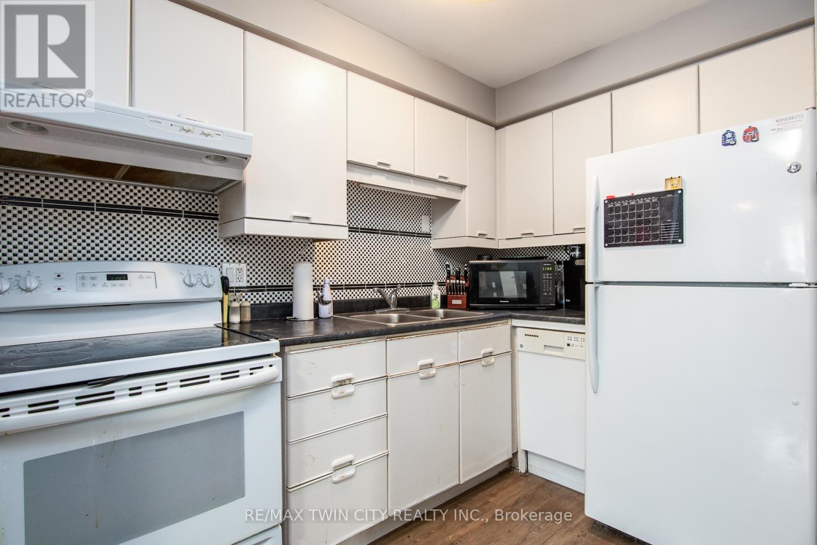 72 Manor Drive, Kitchener, Ontario  N2A 2V1 - Photo 31 - X12847338