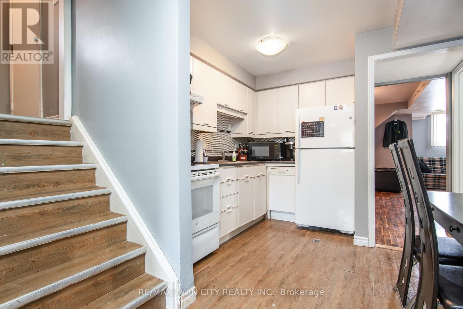 72 Manor Drive, Kitchener, Ontario  N2A 2V1 - Photo 33 - X12847338