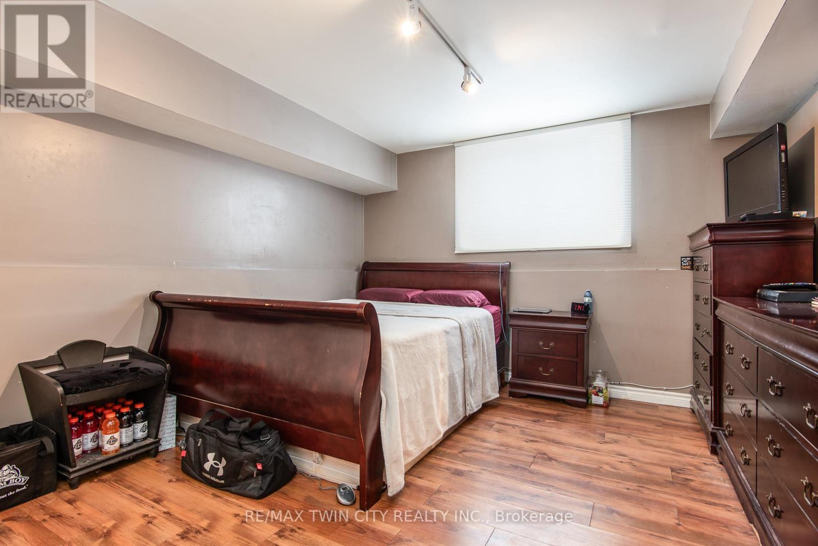 72 Manor Drive, Kitchener, Ontario  N2A 2V1 - Photo 36 - X12847338