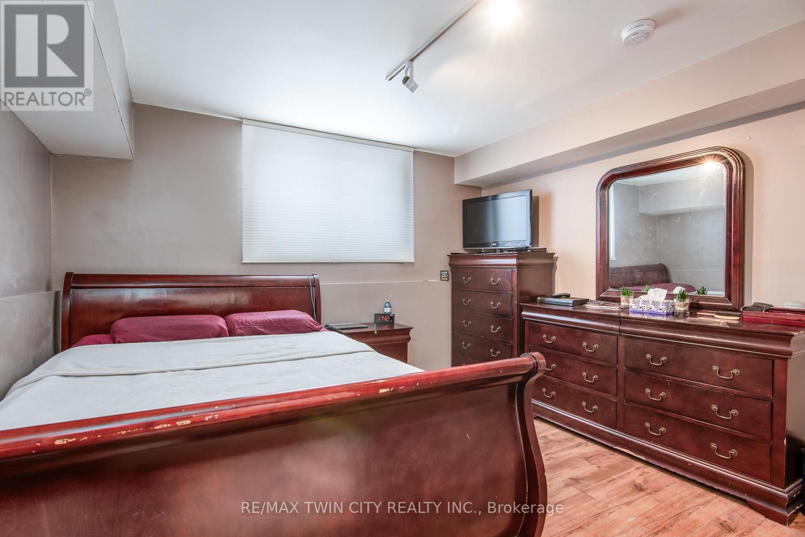 72 Manor Drive, Kitchener, Ontario  N2A 2V1 - Photo 37 - X12847338