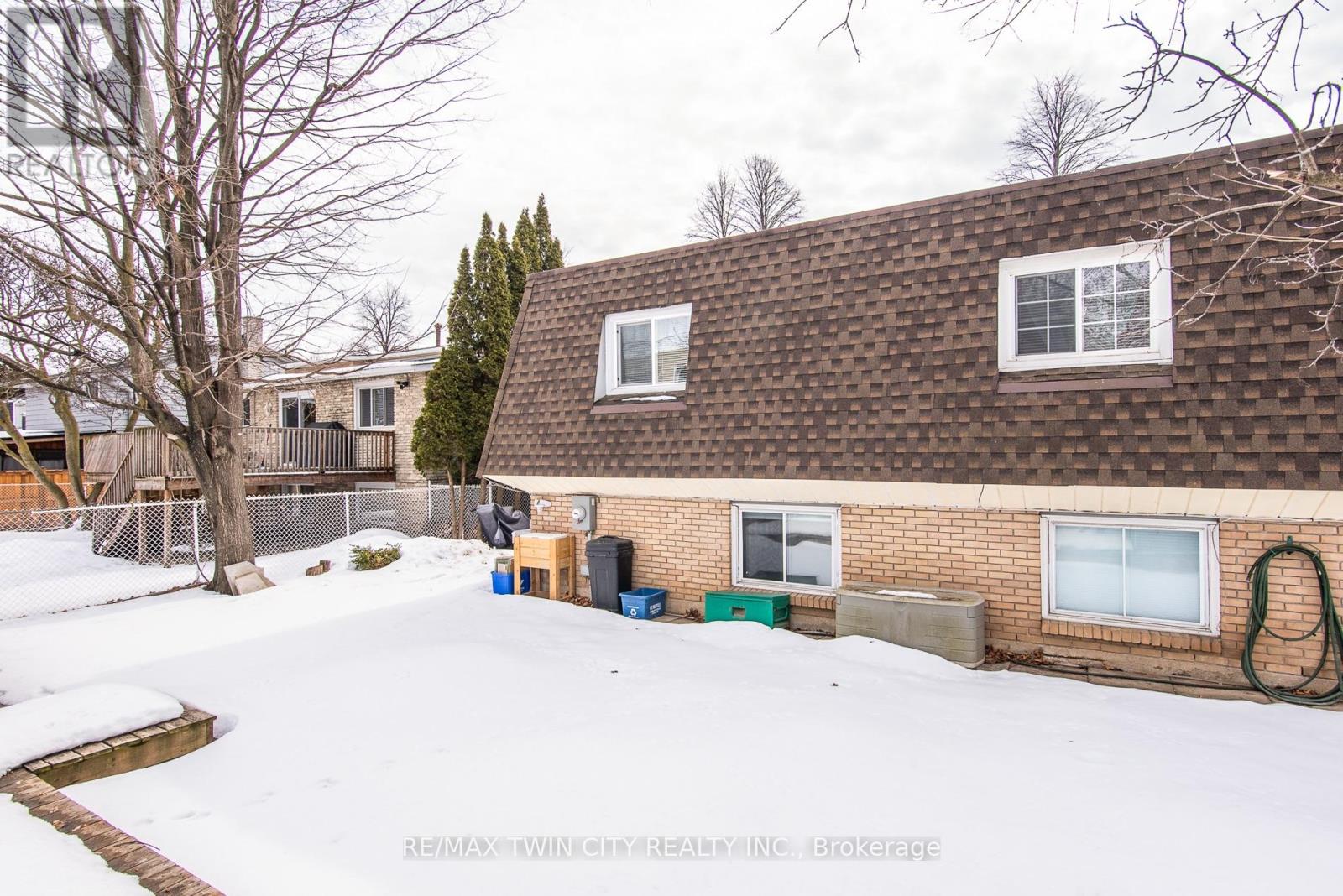 72 Manor Drive, Kitchener, Ontario  N2A 2V1 - Photo 39 - X12847338