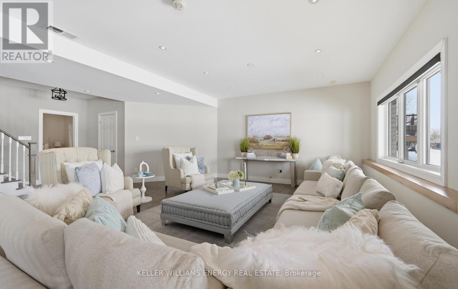 216 Southcrest Drive, Kawartha Lakes, Ontario  L0C 1G0 - Photo 36 - X12847520