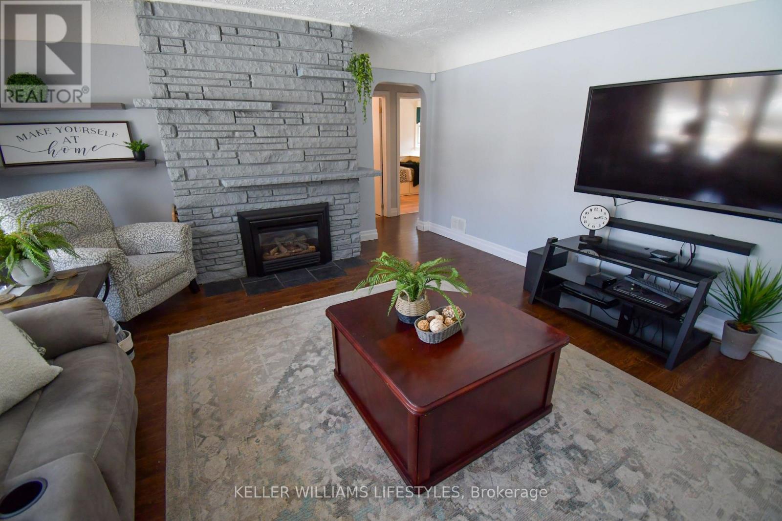 345 Glenrose Drive, London South, Ontario  N6K 2A9 - Photo 10 - X12847444