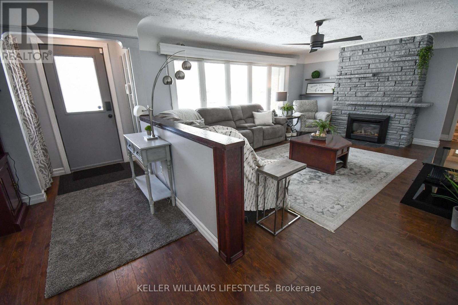 345 Glenrose Drive, London South, Ontario  N6K 2A9 - Photo 4 - X12847444