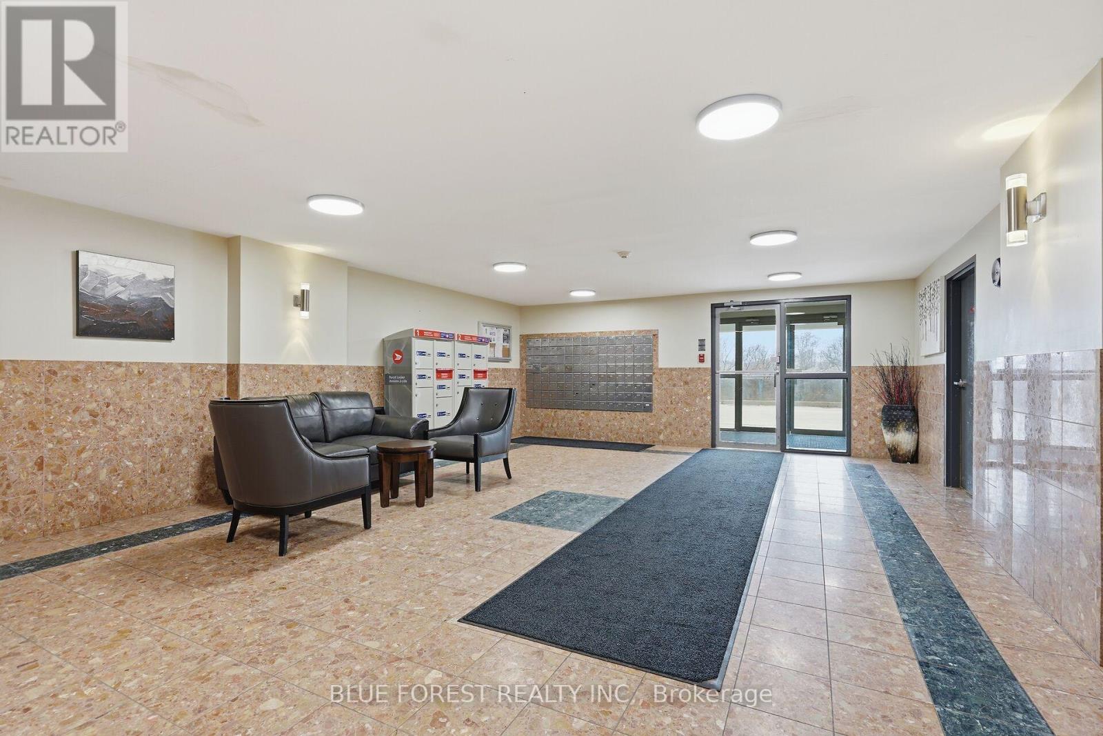 610 - 30 Chapman Court, London North, Ontario  N6G 4Y4 - Photo 4 - X12847522