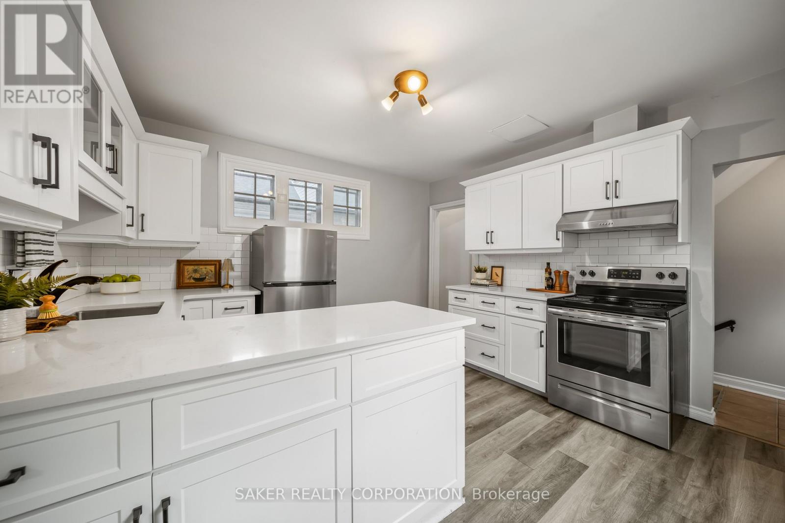 Photo 10 of 40 for 28 Mount Pleasant Avenue