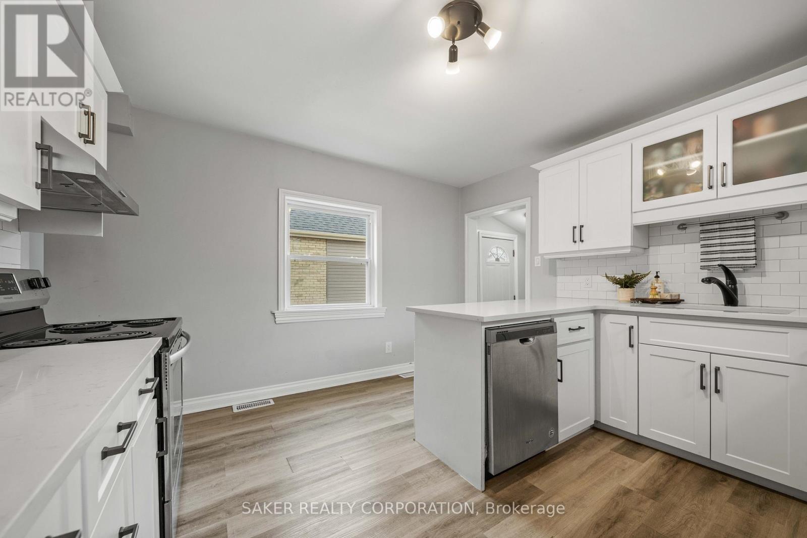 Photo 12 of 40 for 28 Mount Pleasant Avenue