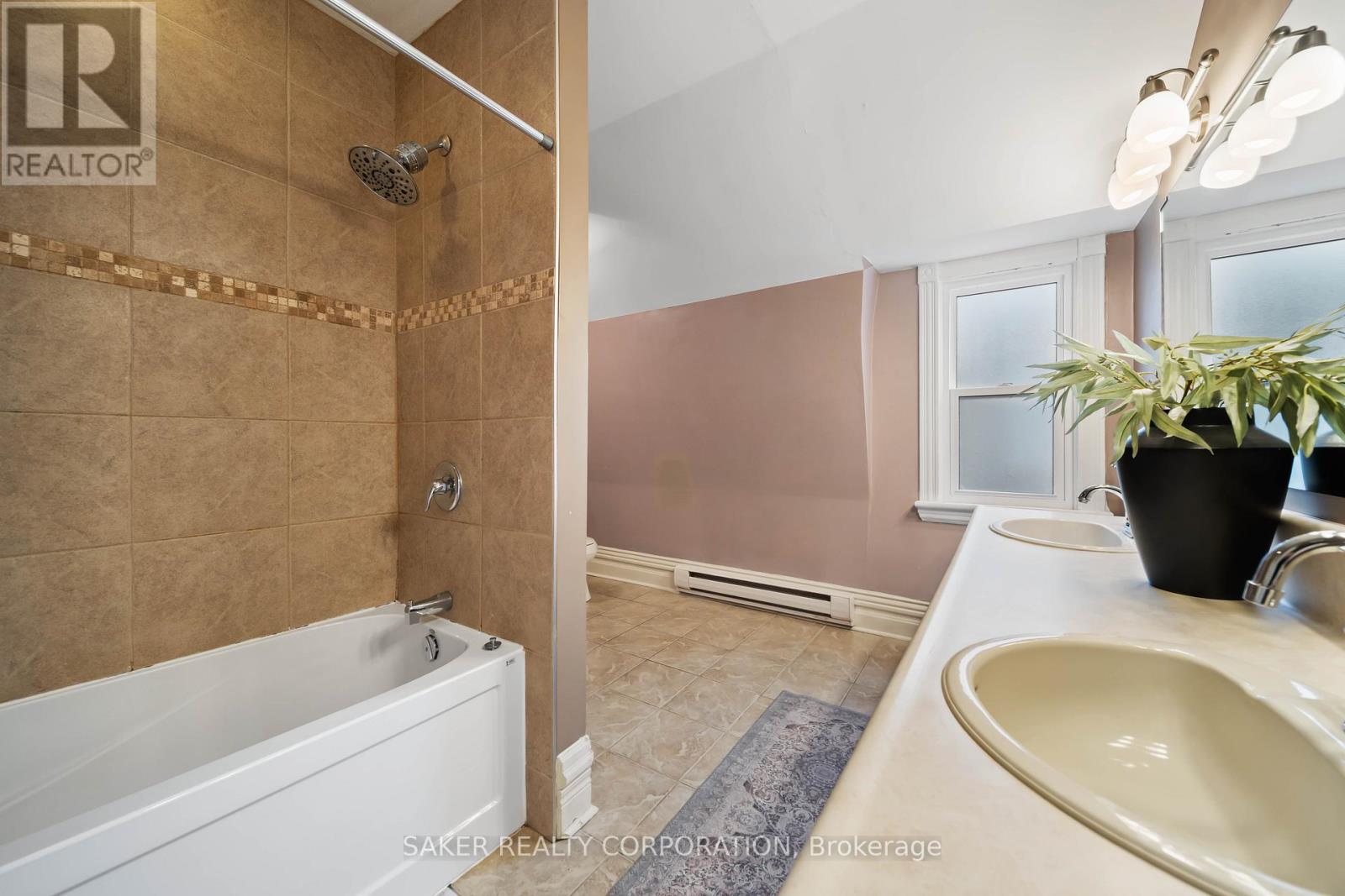 Photo 20 of 40 for 28 Mount Pleasant Avenue