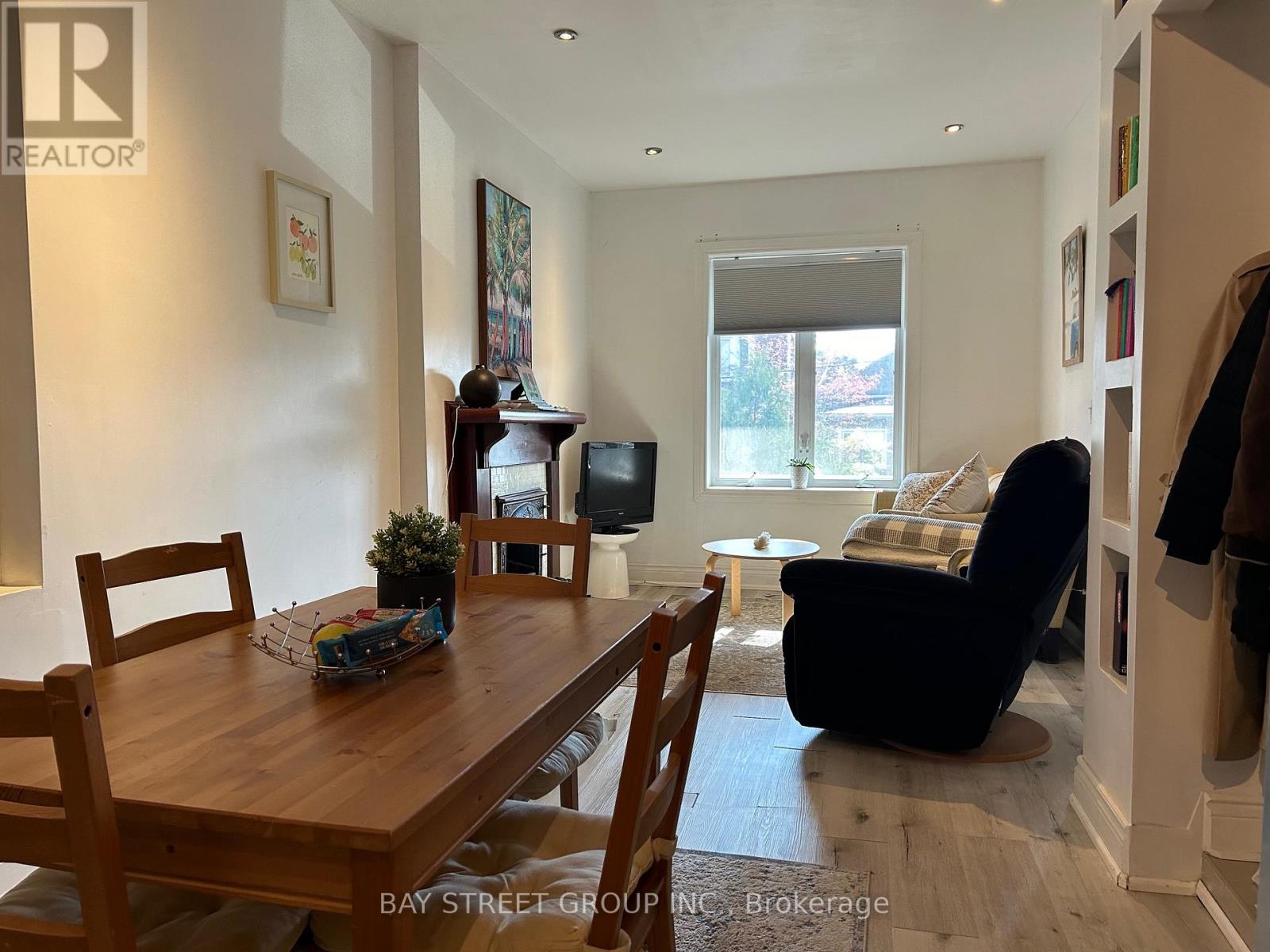 Unit 1 - 693 Woodbine Avenue, Toronto, Ontario  M4E 2J4 - Photo 2 - E12847438