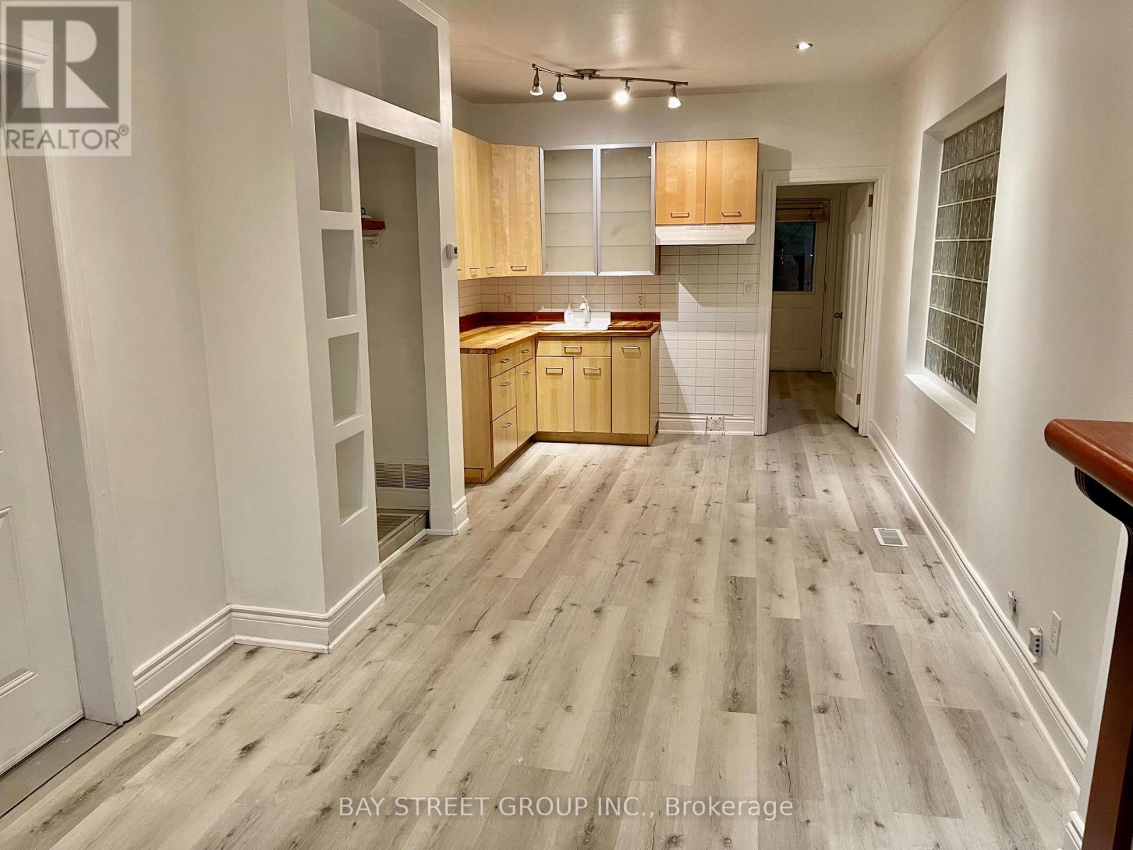 Unit 1 - 693 Woodbine Avenue, Toronto, Ontario  M4E 2J4 - Photo 4 - E12847438